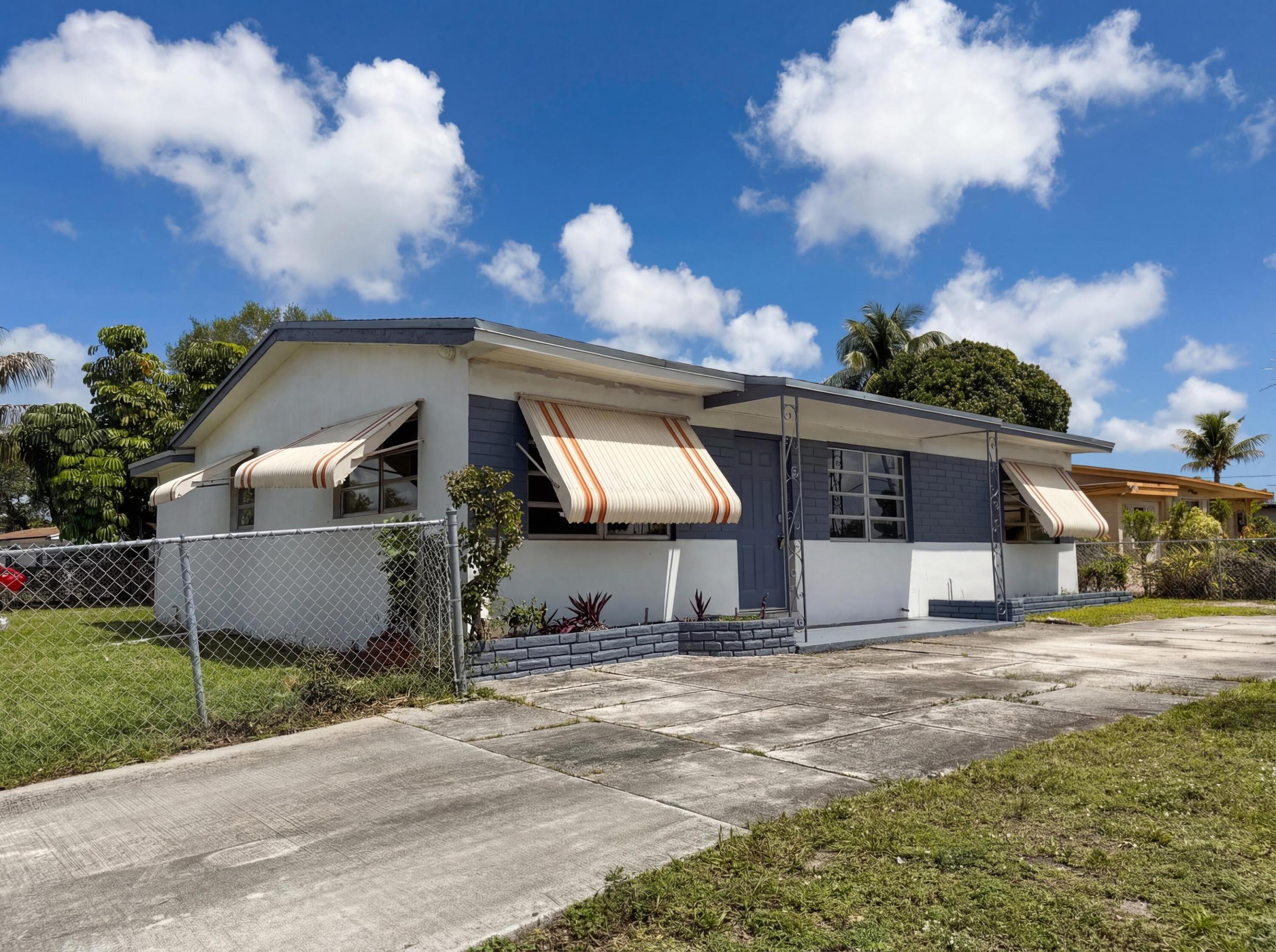 MIAMI GARDENS MANOR 49-47 B - Residential