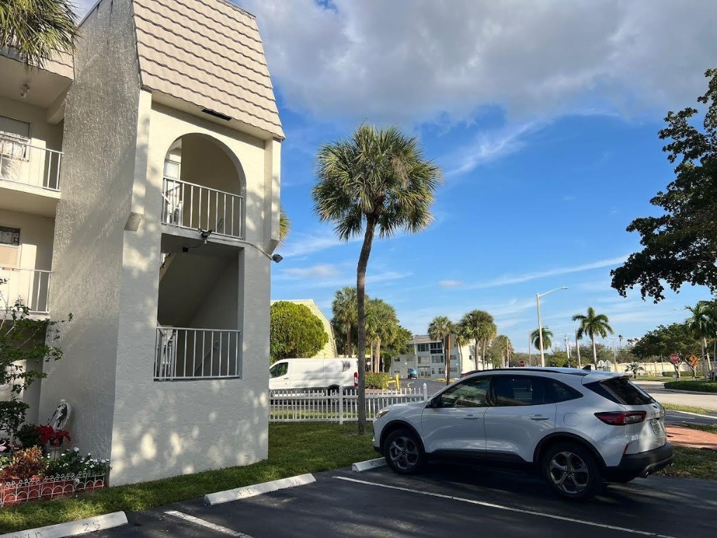 Sunrise Lakes Condo Phase - Residential