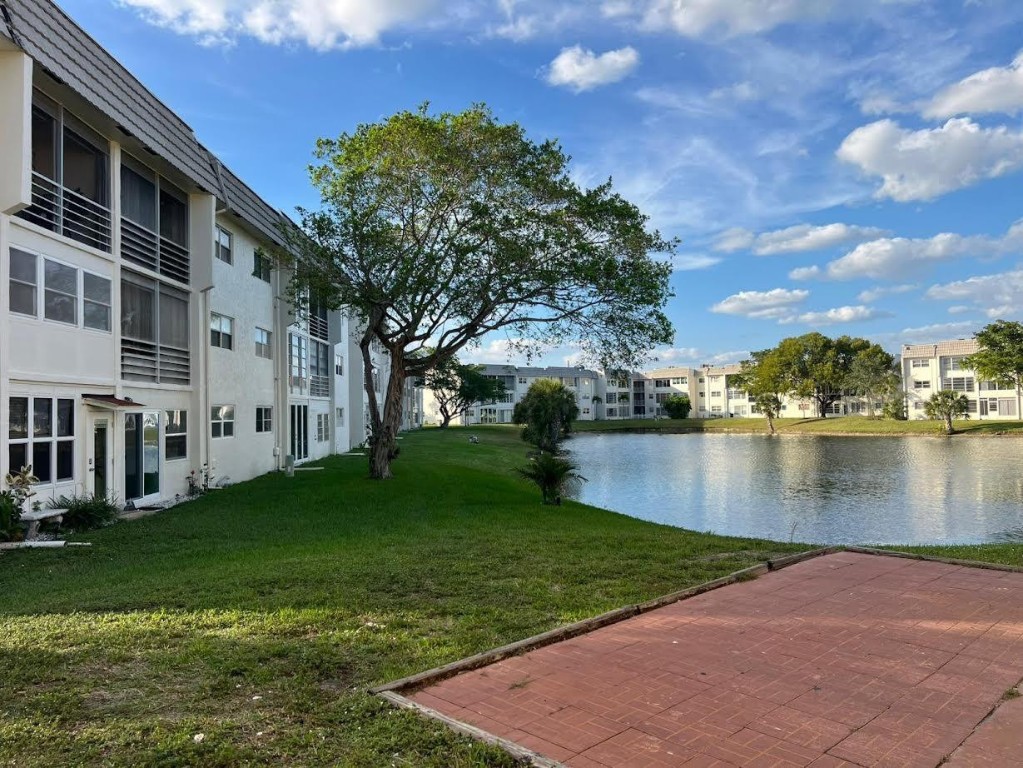 Sunrise Lakes Condo Phase - Residential