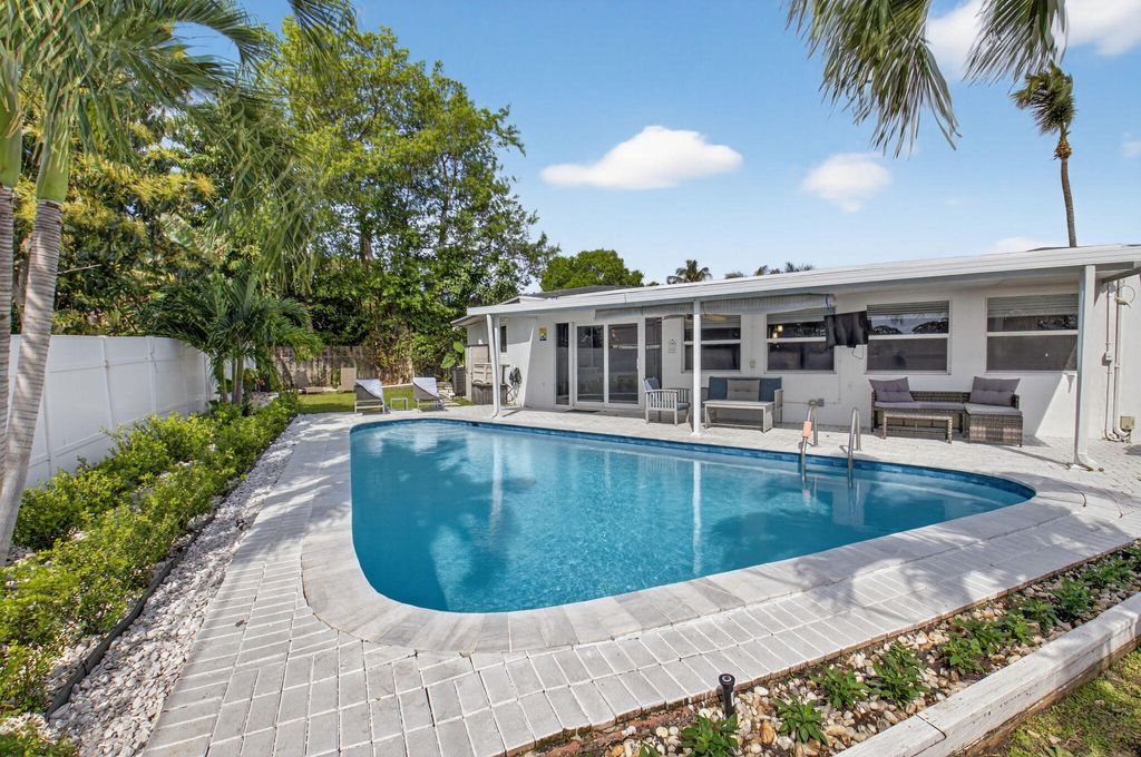 Photo of 118 SE 29th Avenue, Boynton Beach, FL 33435 (MLS # B26004704)