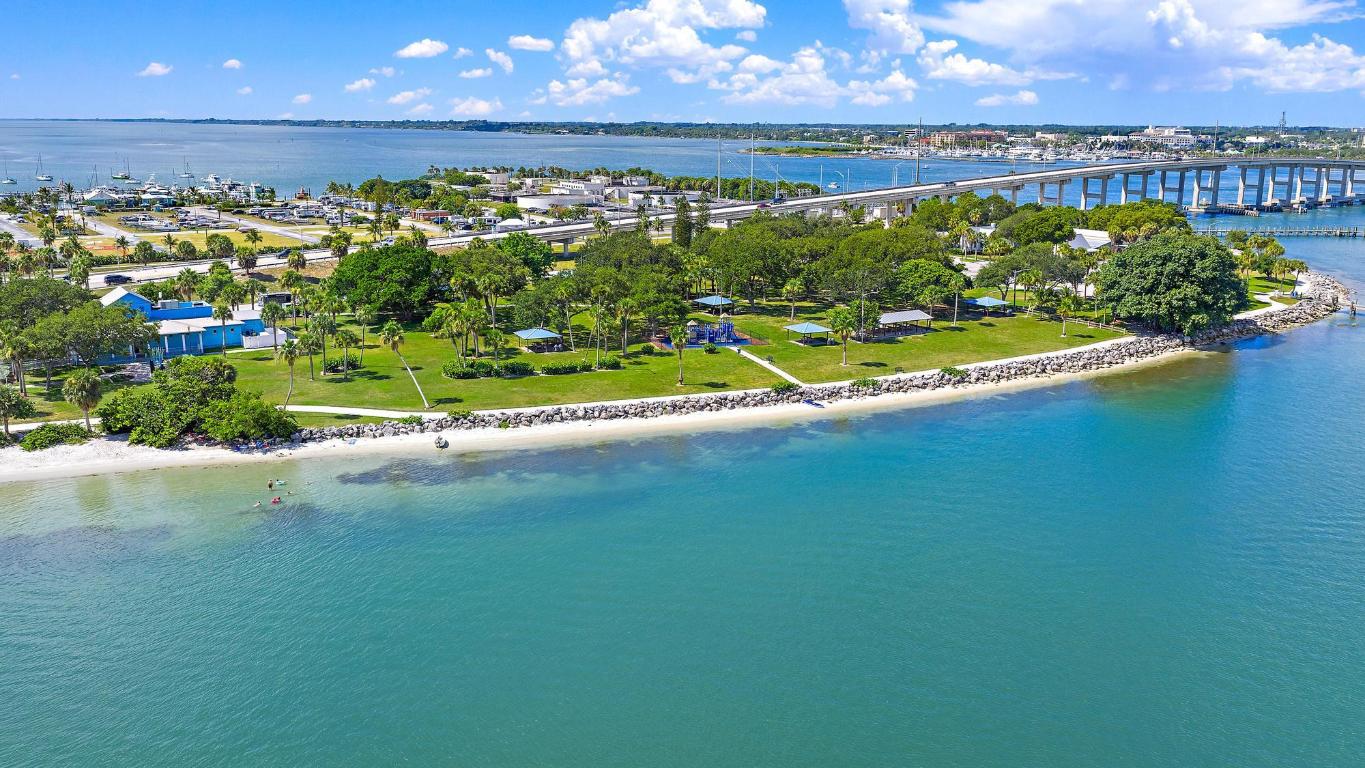 METES AND BOUNDS - Land