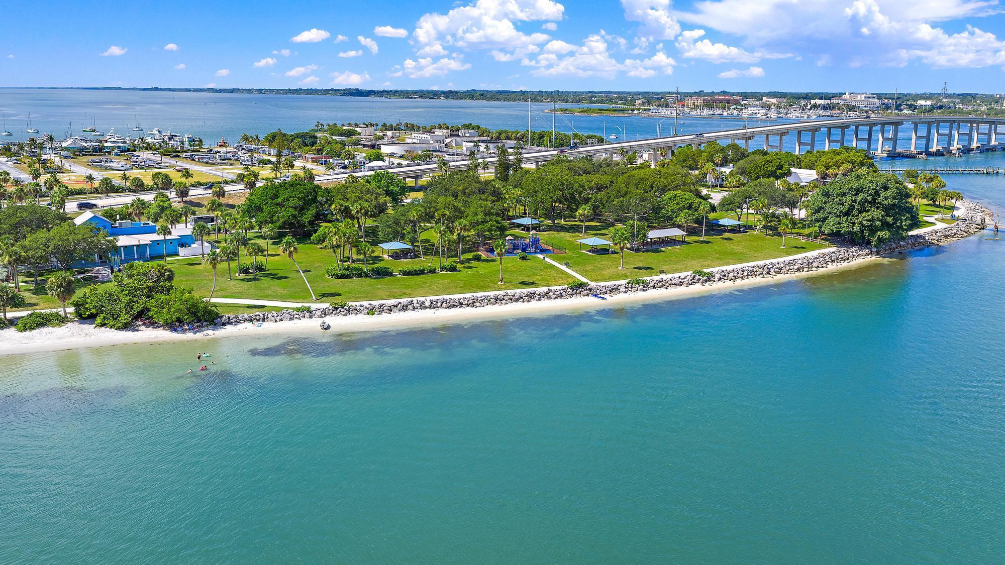 METES AND BOUNDS - Land