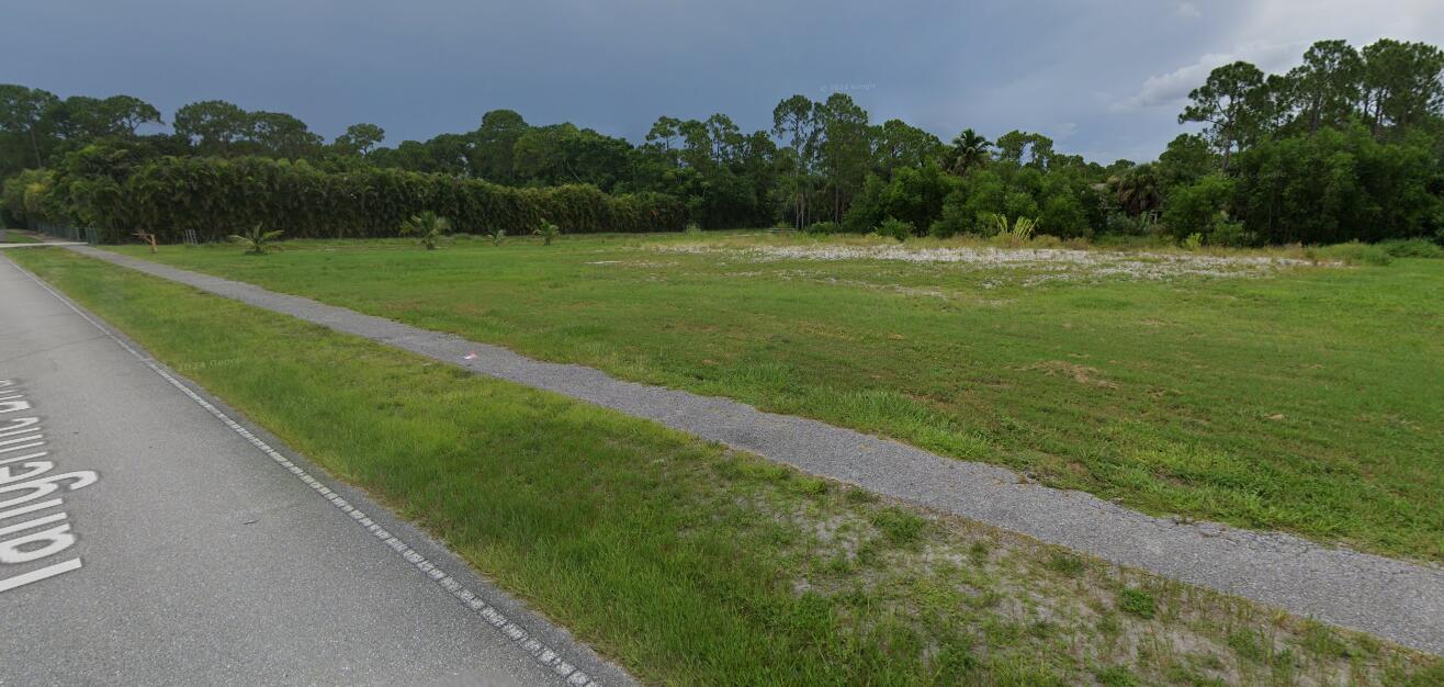 35-42-40~ W 237.49 FT OF E  3923.49 FT OF S 242.9 - Land