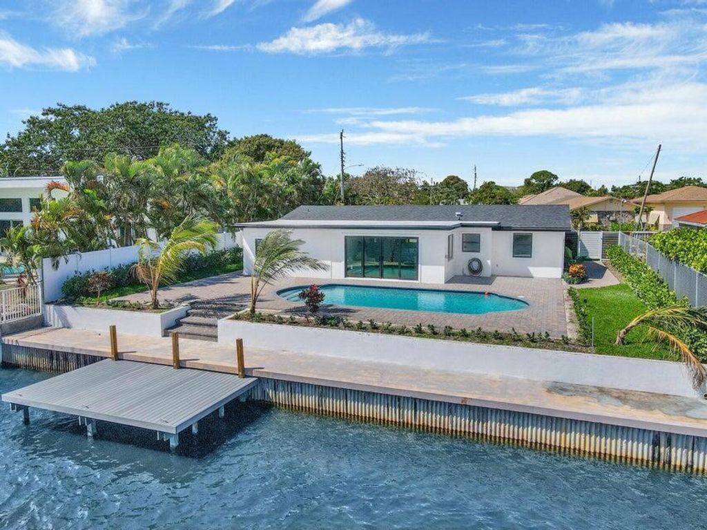 Photo of 500 Venice Drive, Boynton Beach, FL 33426 (MLS # R11133175)