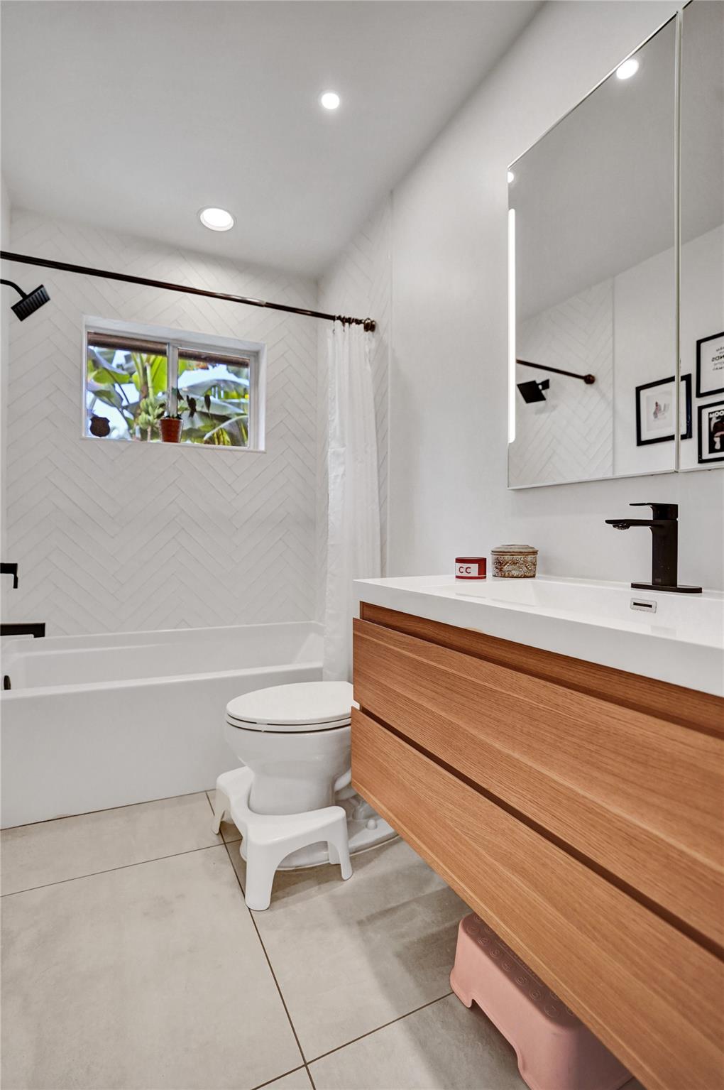 Babco Heights 43-38 B - Residential