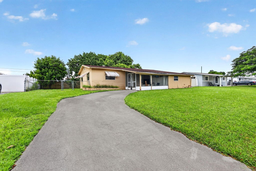Photo of 913 JAMAICAN Drive, West Palm Beach, FL 33415 (MLS # B26085972)