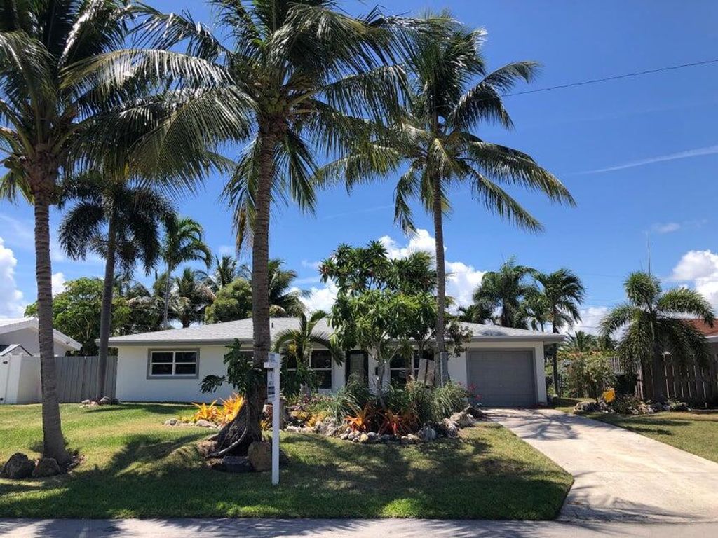 Photo of 434 NE 33rd Street, Boca Raton, FL 33431 (MLS # R11144994)