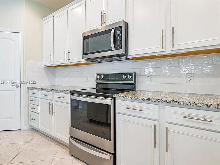 FIELDS AT GULFSTREAM POLO - Residential Lease