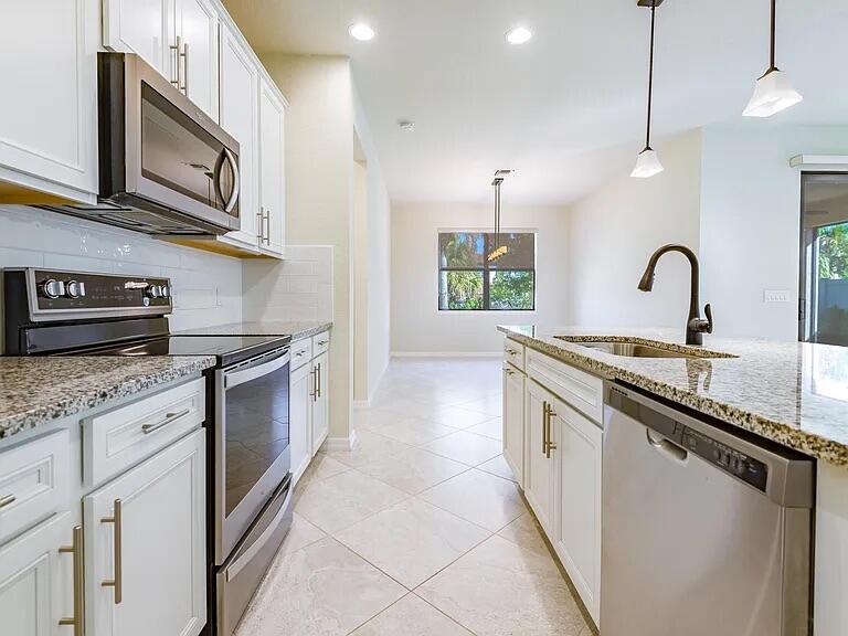 FIELDS AT GULFSTREAM POLO - Residential Lease