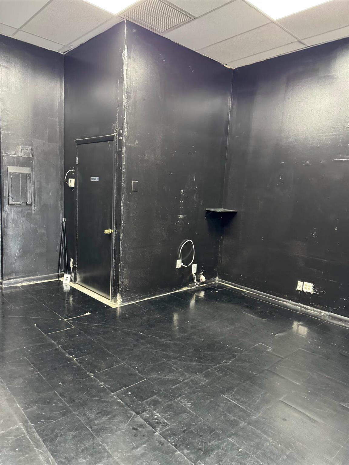 FORTY FIFTH STREET BUSINE - Commercial Lease