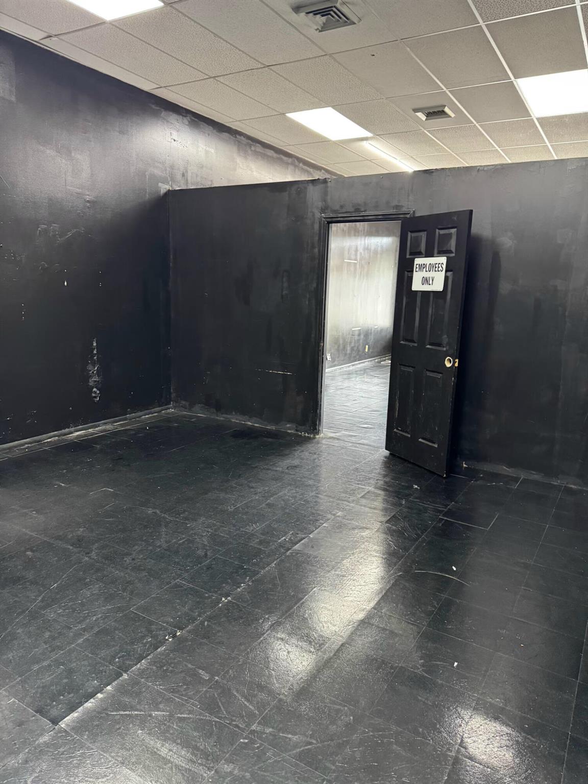 FORTY FIFTH STREET BUSINE - Commercial Lease