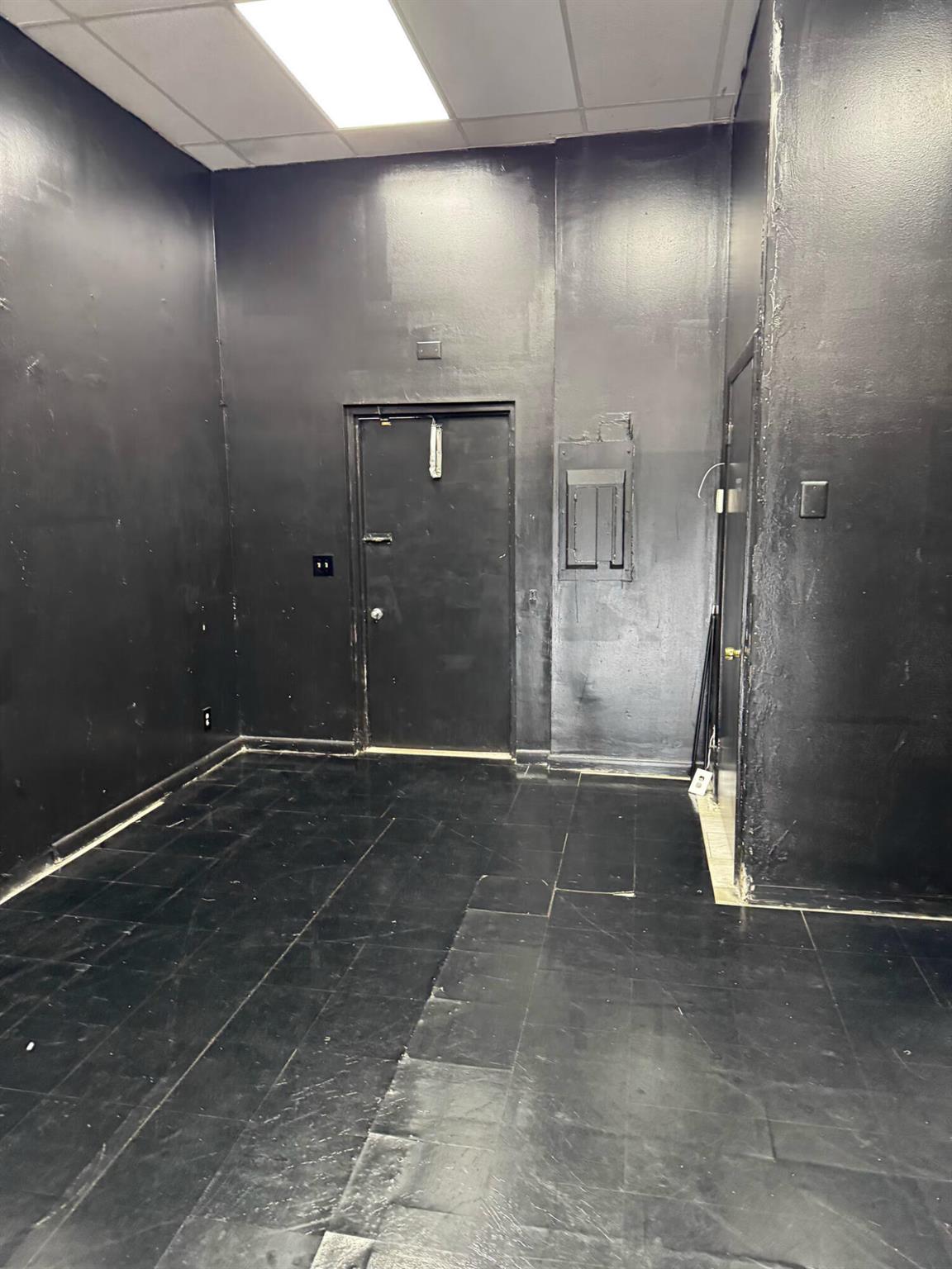 FORTY FIFTH STREET BUSINE - Commercial Lease