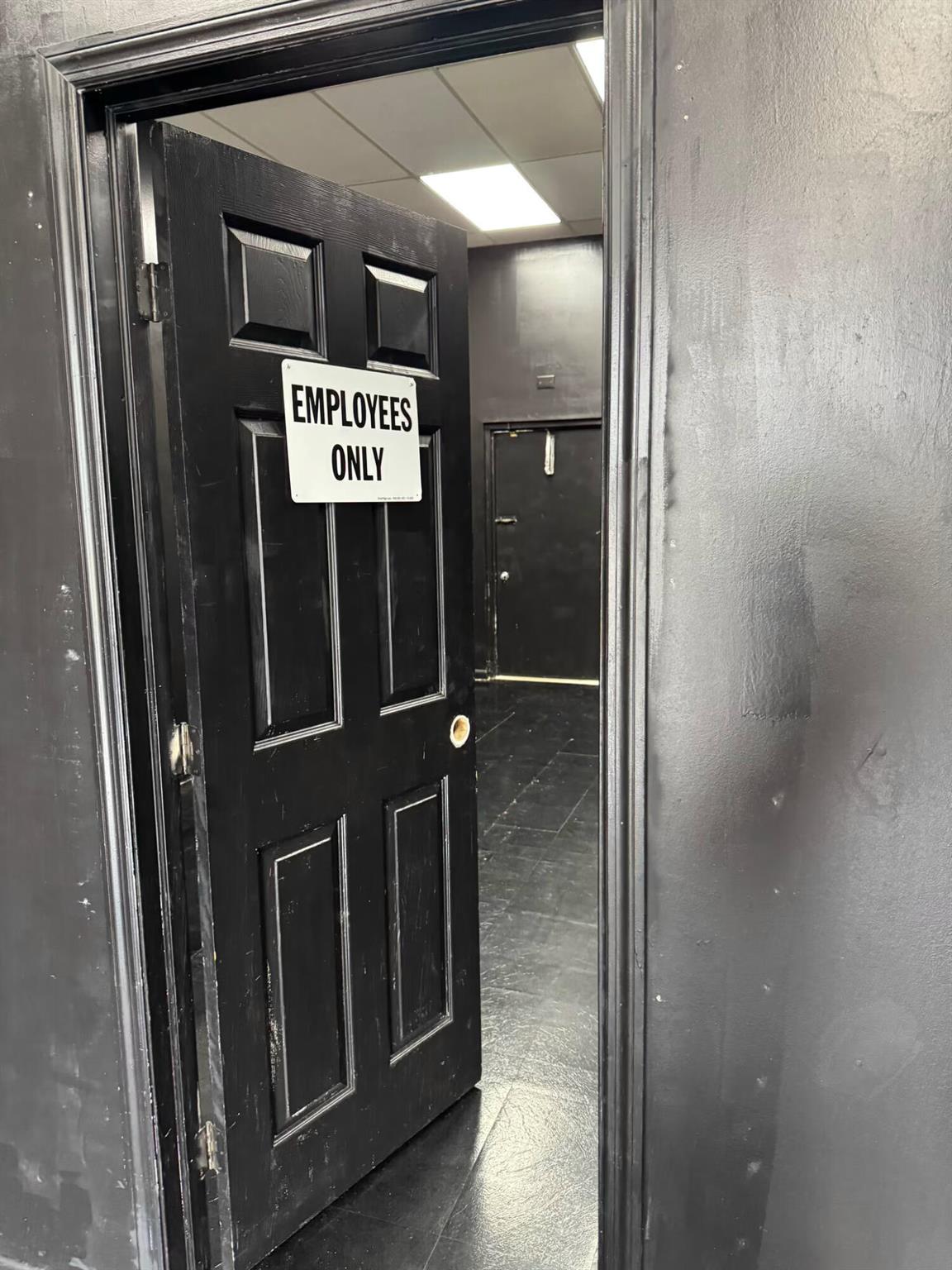 FORTY FIFTH STREET BUSINE - Commercial Lease