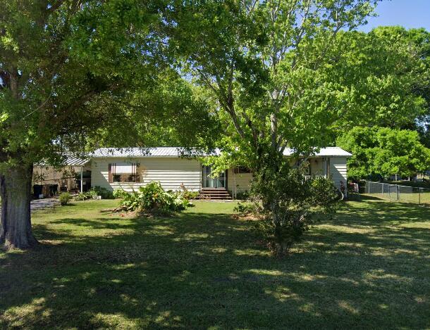 Size price and location this property has it all. 2018 roof, .34 Acre lot all it needs is a family and your personal touch! Land conveys NO HOA. An unbeatable location.. this home is right off FL-70 AND right in town, restaurants are 5-10 minutes away, grocery stores are also less than 10 minutes. Schools are also within 10 minutes drive time making it an extremely marketable property. A 4/2 expansive home nestled in Okeechobee, take advantage of the pricing and make the investment.