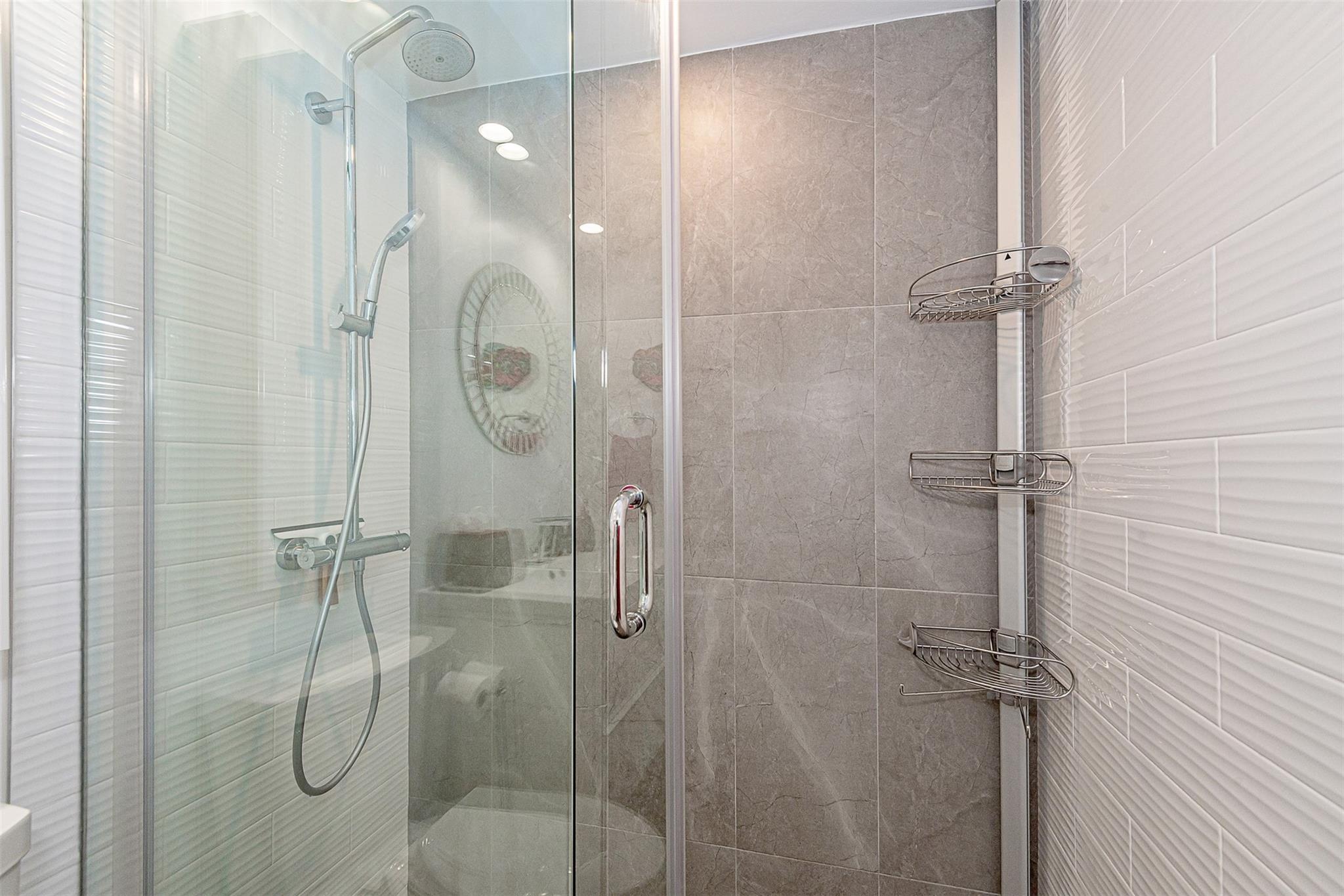 ISLE OF PARADISE - Residential