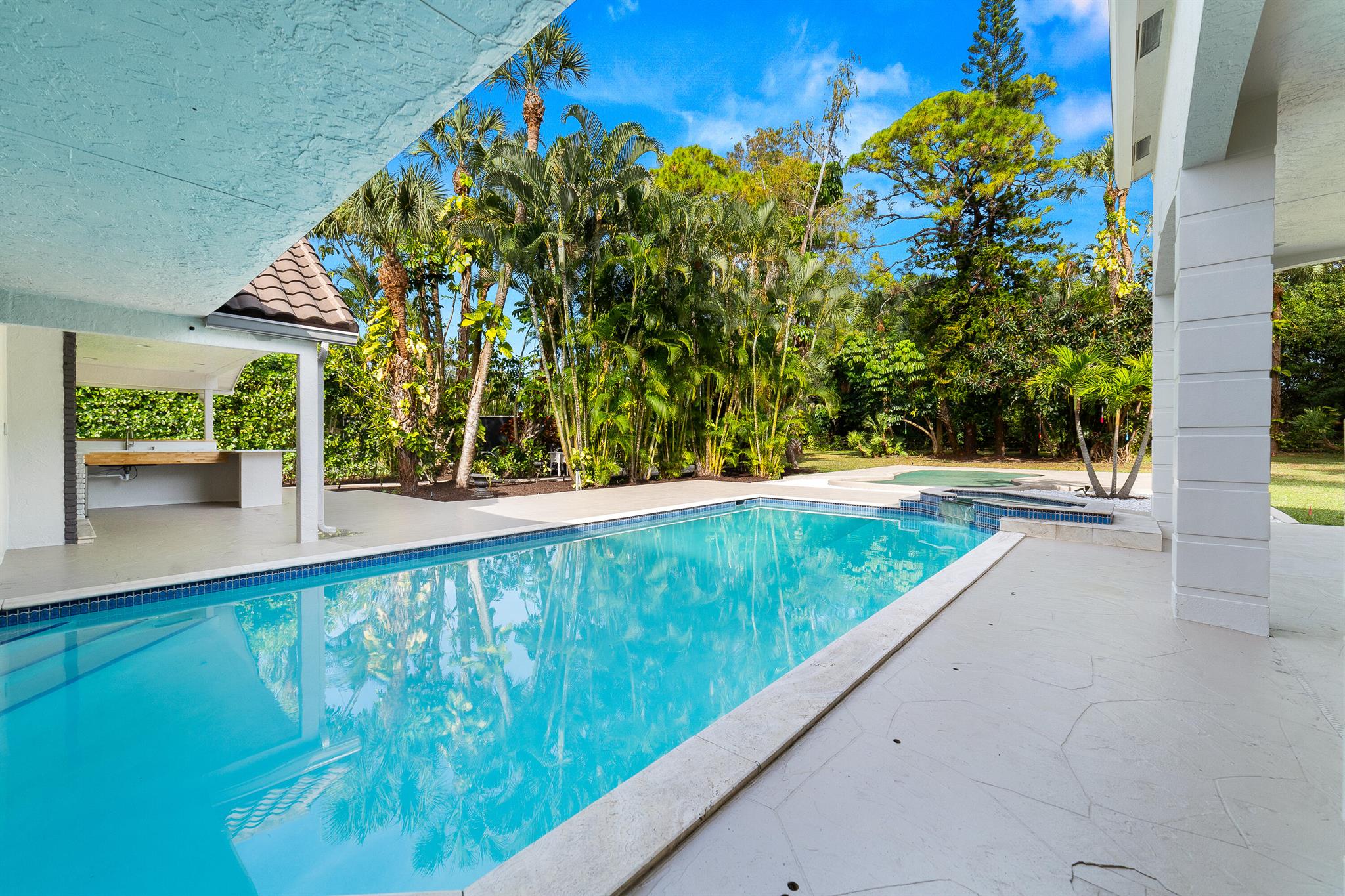 PINEWOOD EAST OF WELLINGT - Residential