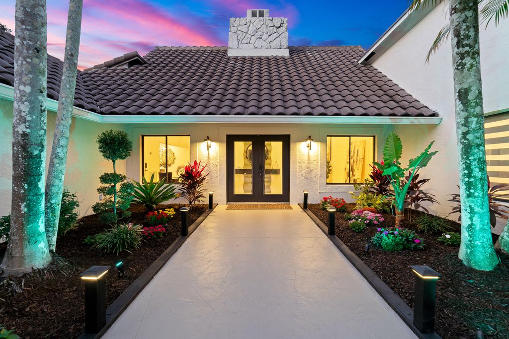 Photo of 12677 Pineacre Lane, Wellington, FL 33414 (MLS # R11138117)