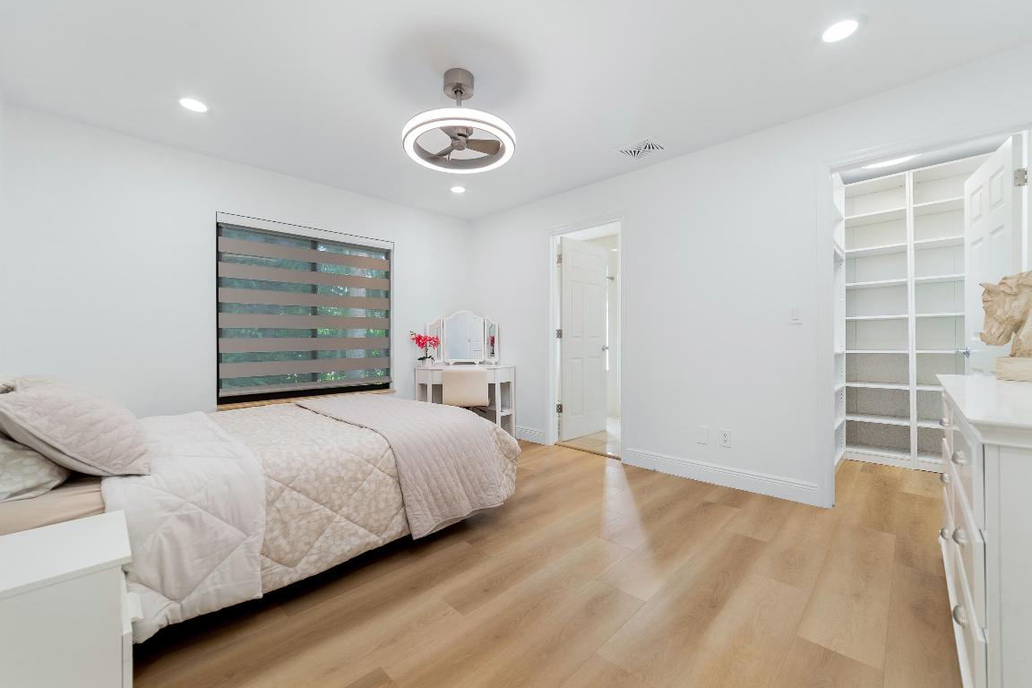 PINEWOOD EAST OF WELLINGTON - Residential