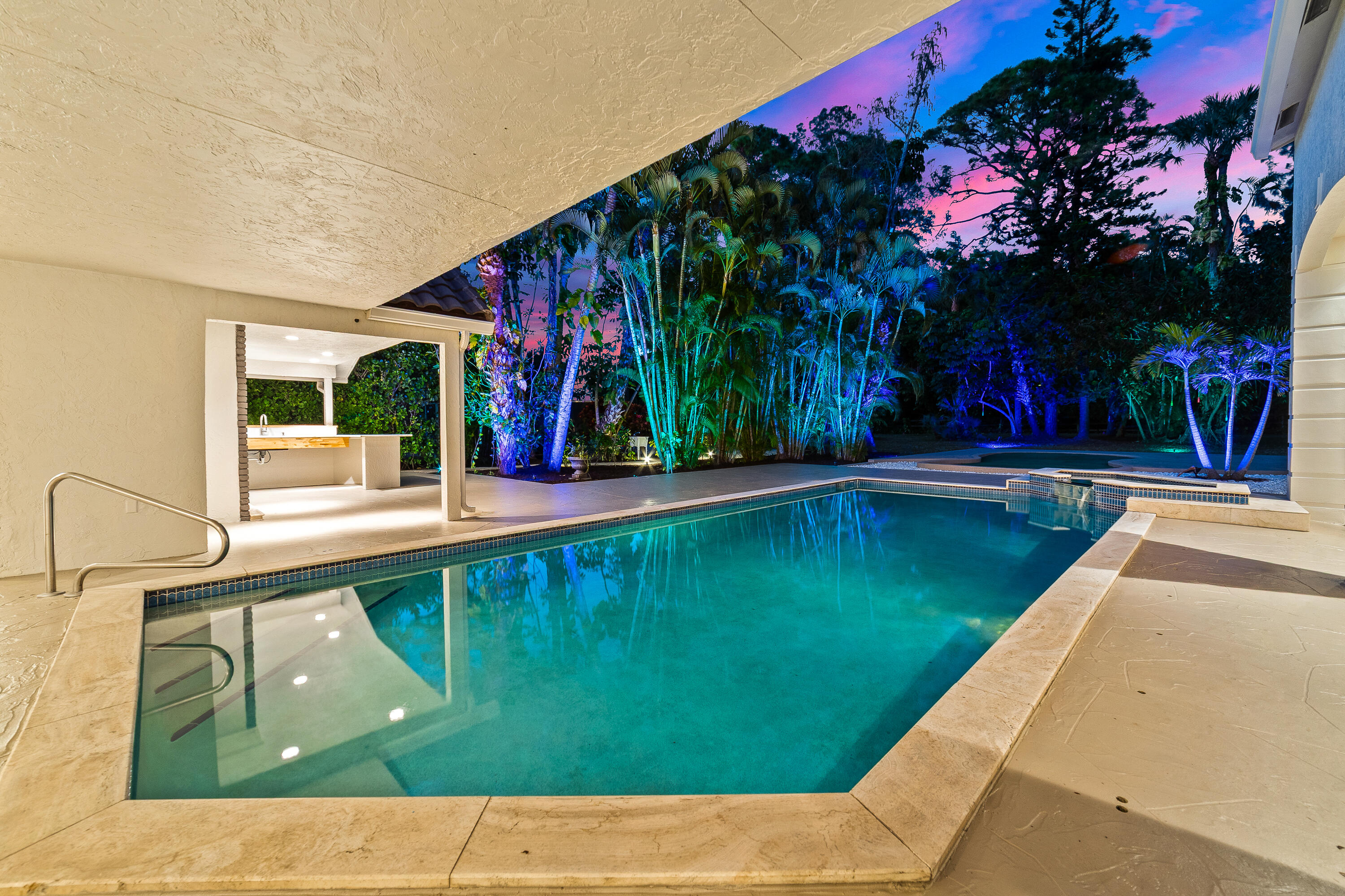 PINEWOOD EAST OF WELLINGTON - Residential