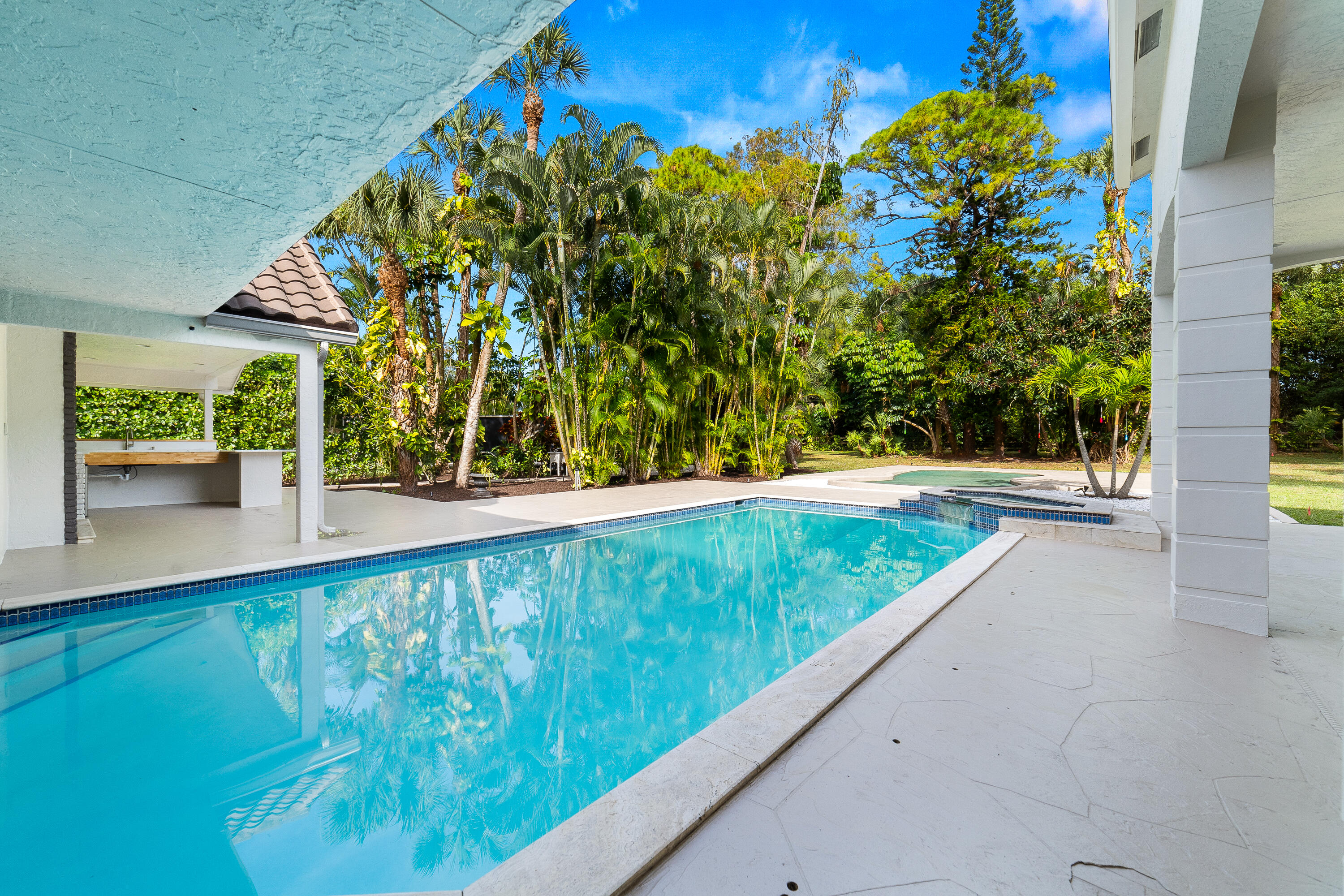 PINEWOOD EAST OF WELLINGTON - Residential