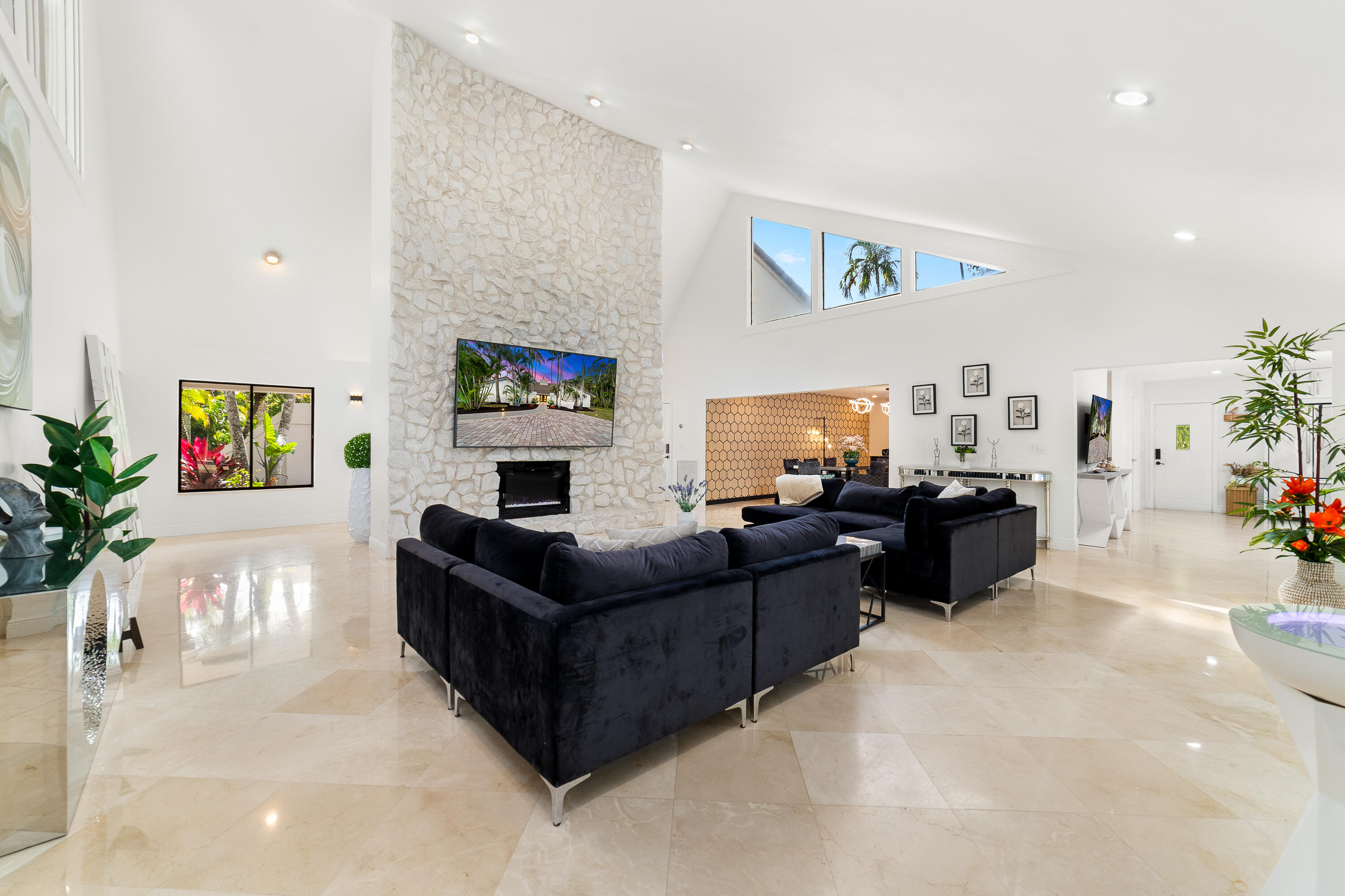 PINEWOOD EAST OF WELLINGTON - Residential