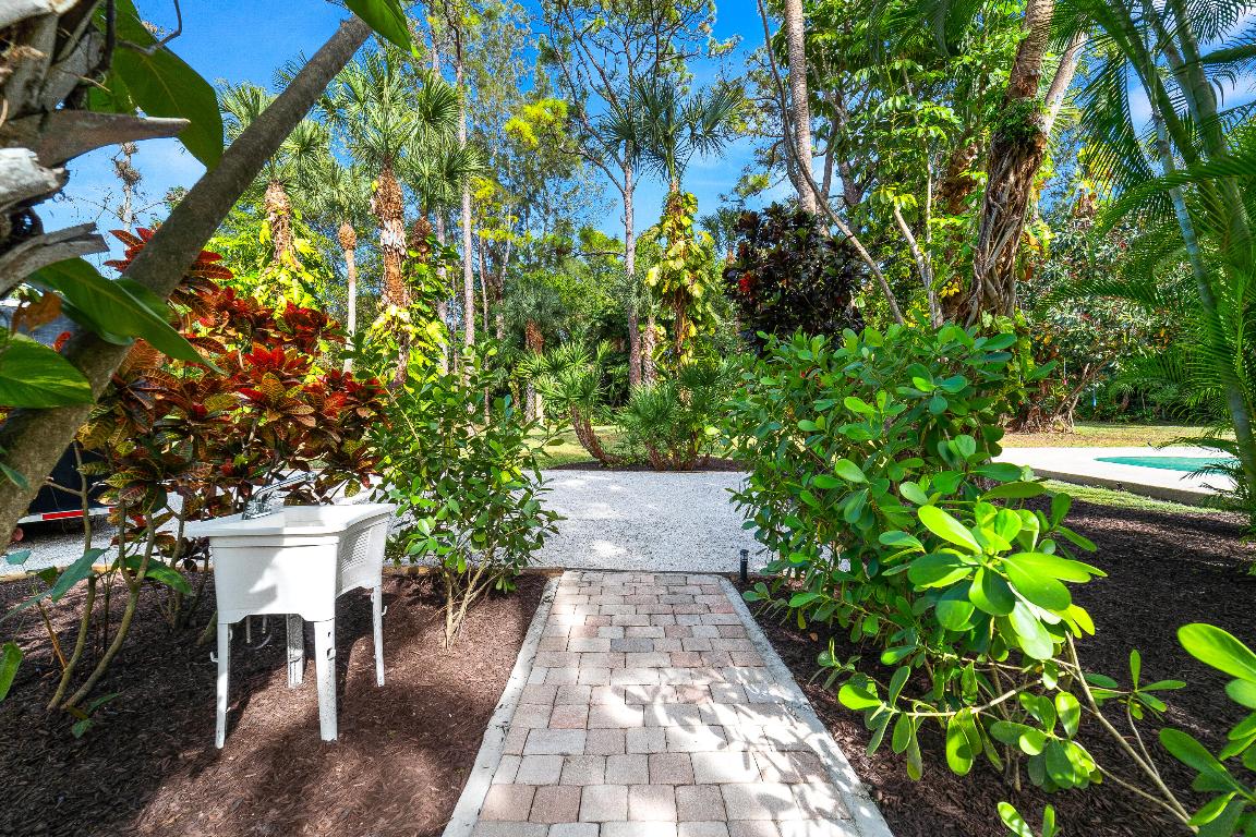 PINEWOOD EAST OF WELLINGTON - Residential