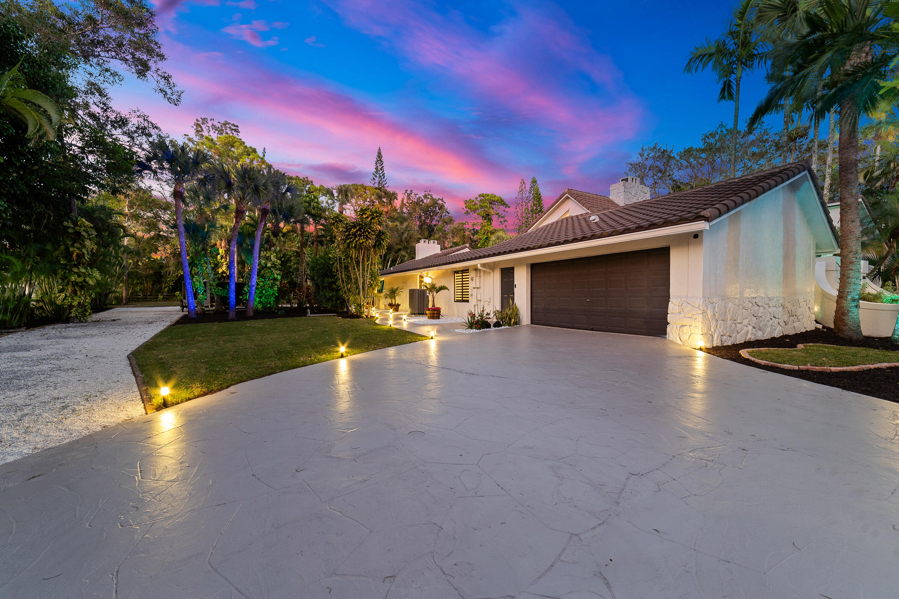 PINEWOOD EAST OF WELLINGTON - Residential