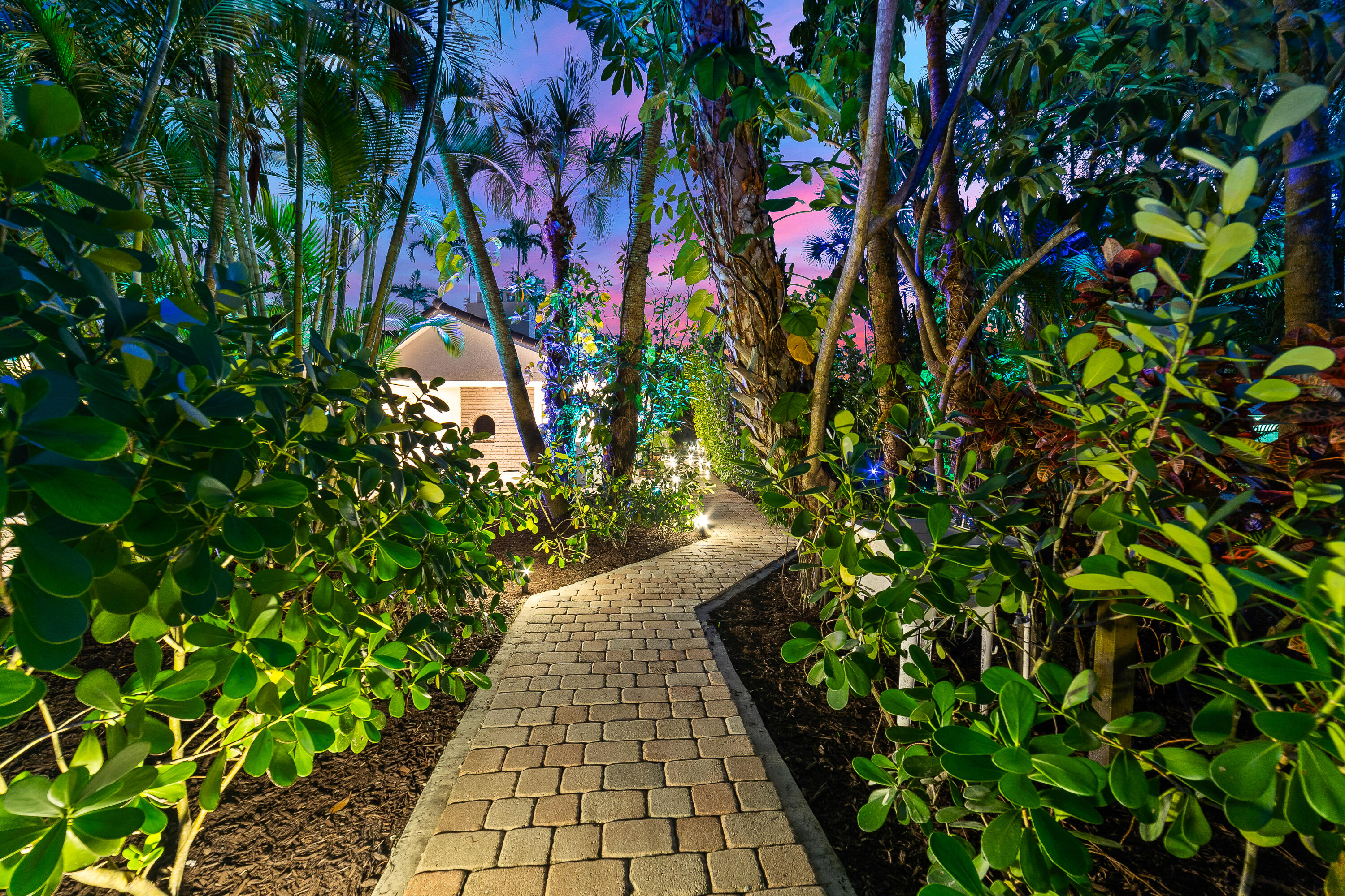 PINEWOOD EAST OF WELLINGTON - Residential