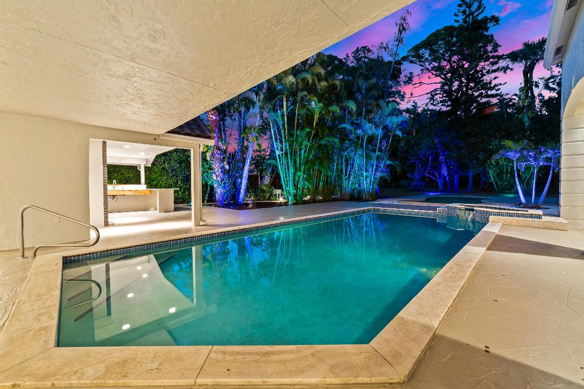 PINEWOOD EAST OF WELLINGTON - Residential