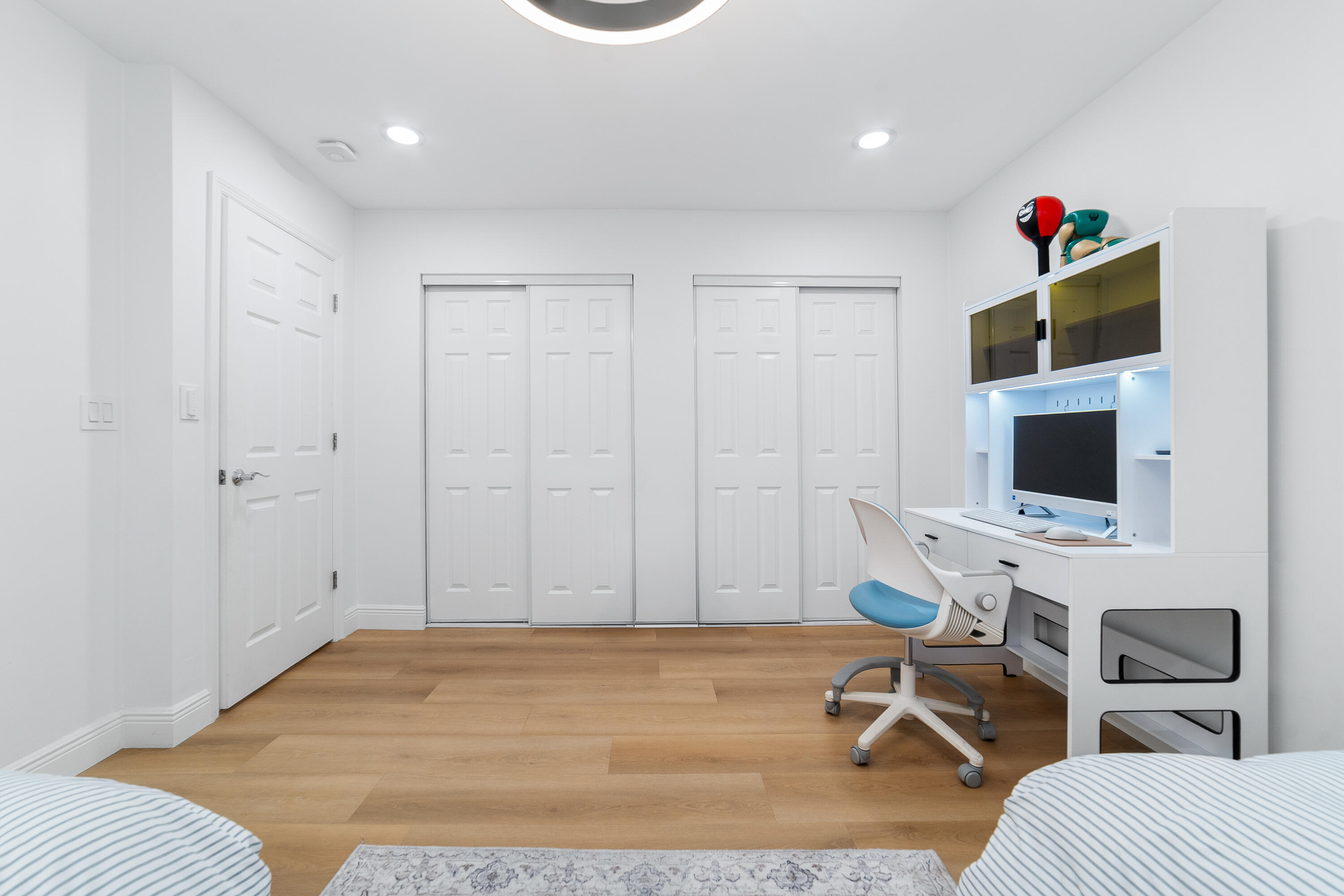 PINEWOOD EAST OF WELLINGTON - Residential