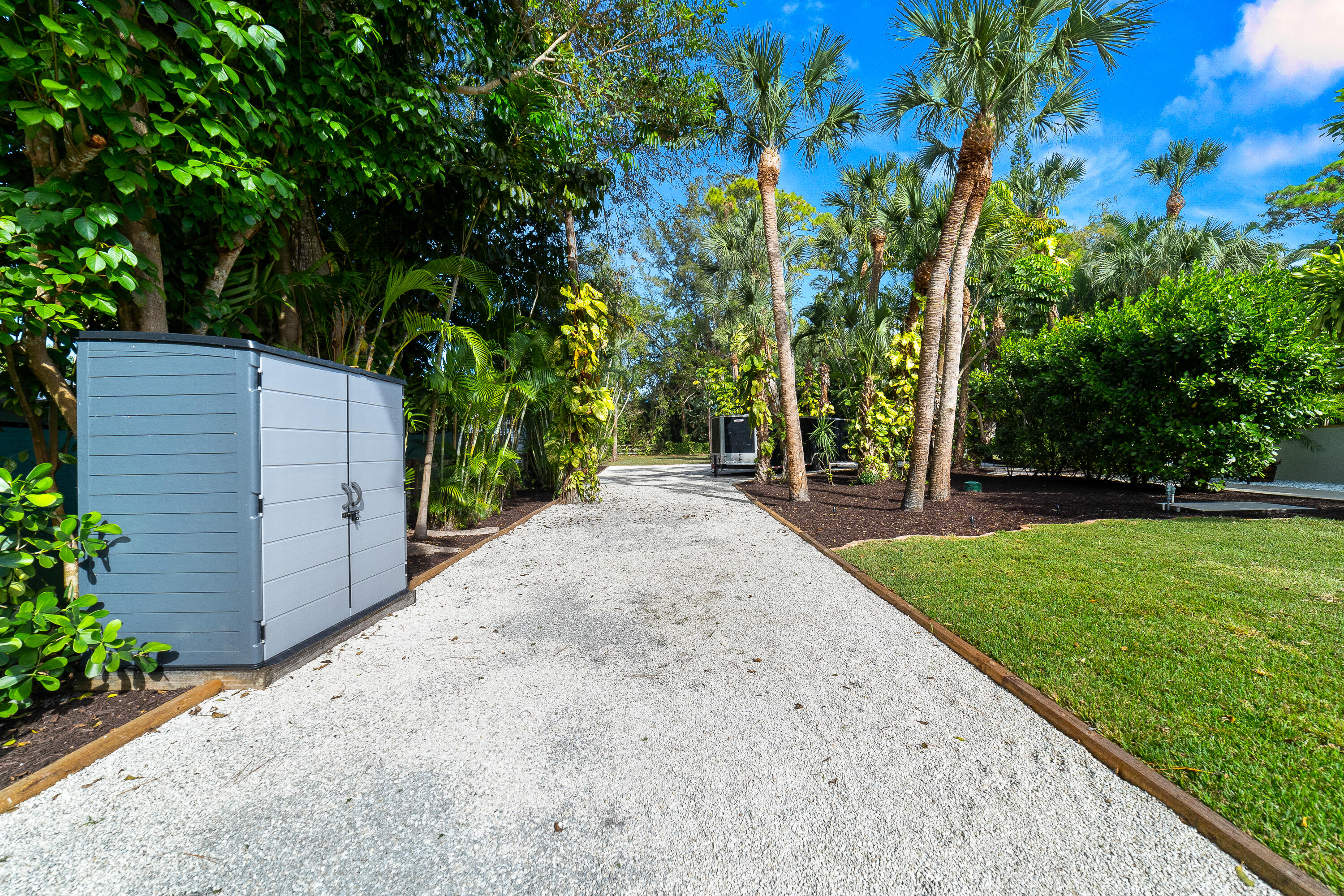 PINEWOOD EAST OF WELLINGTON - Residential