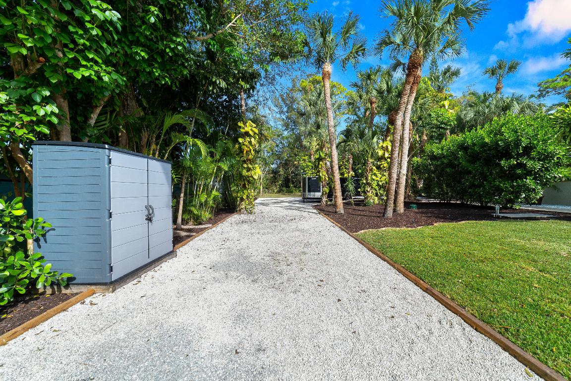 PINEWOOD EAST OF WELLINGTON - Residential