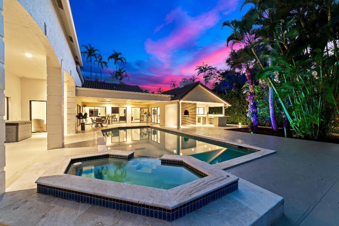 PINEWOOD EAST OF WELLINGTON - Residential