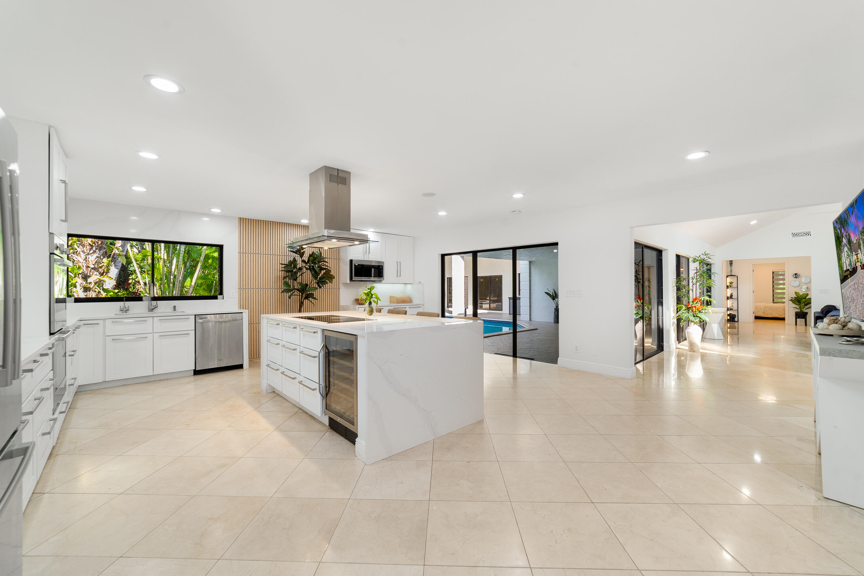 PINEWOOD EAST OF WELLINGTON - Residential