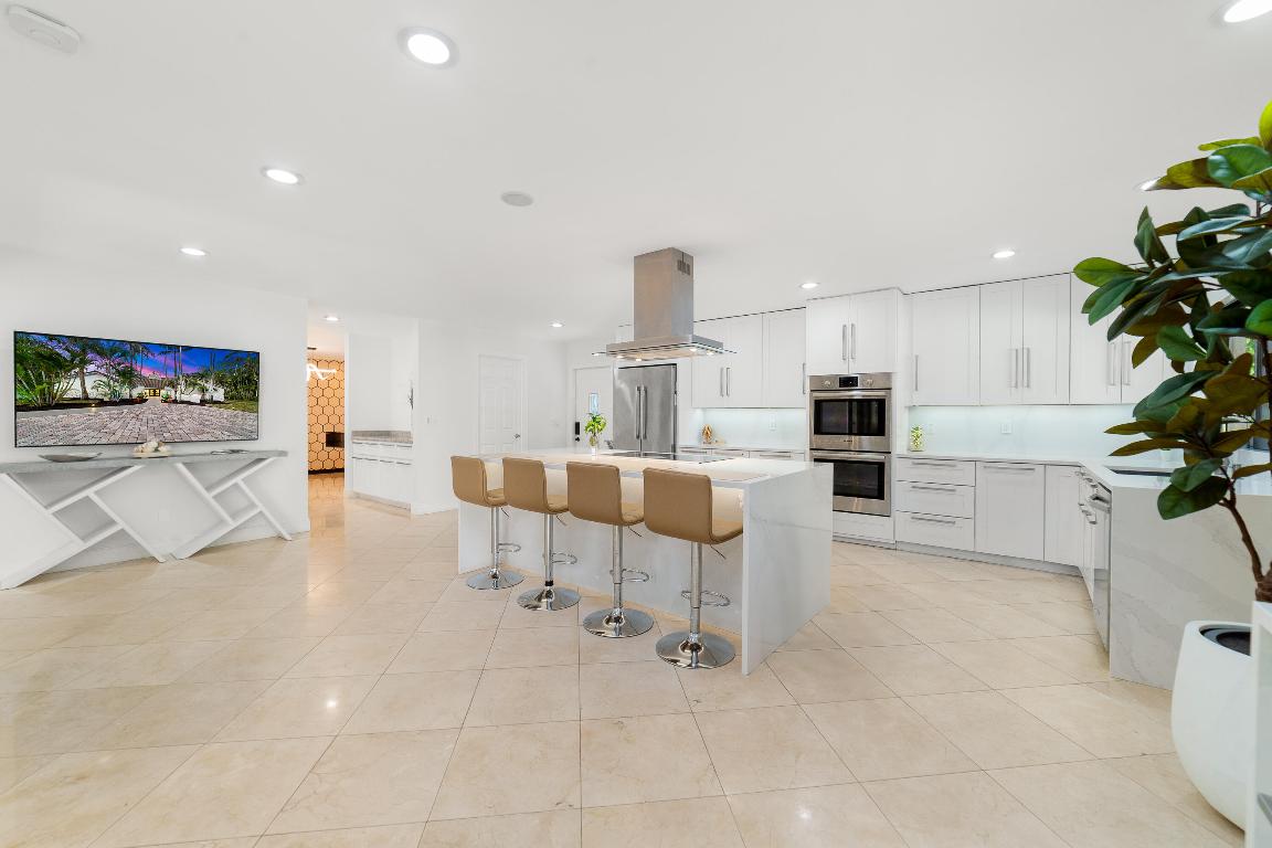 PINEWOOD EAST OF WELLINGTON - Residential