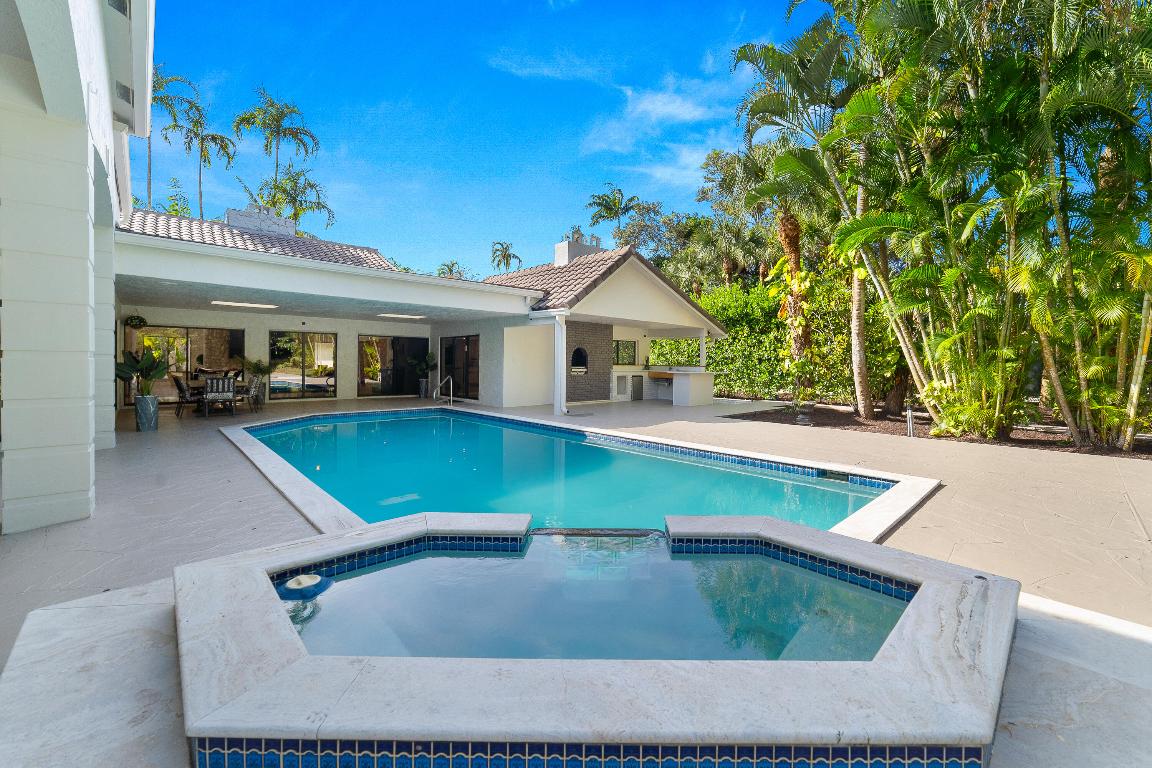 PINEWOOD EAST OF WELLINGTON - Residential