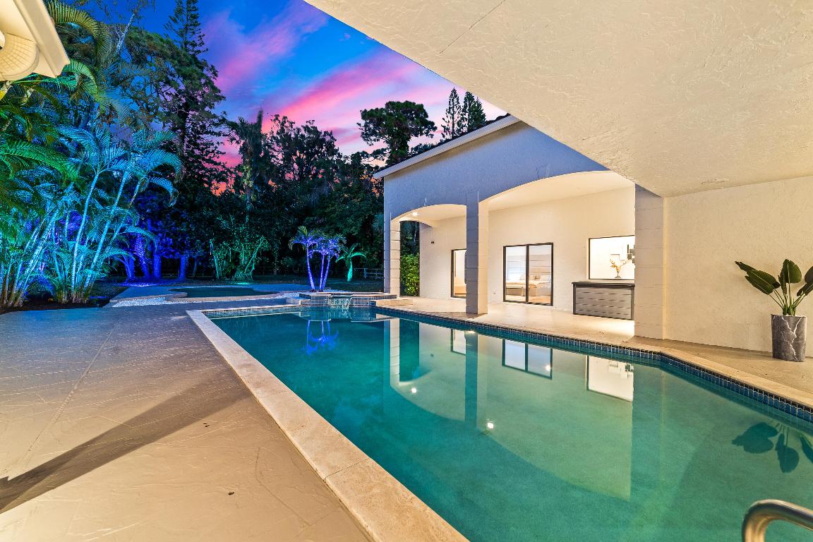 PINEWOOD EAST OF WELLINGTON - Residential