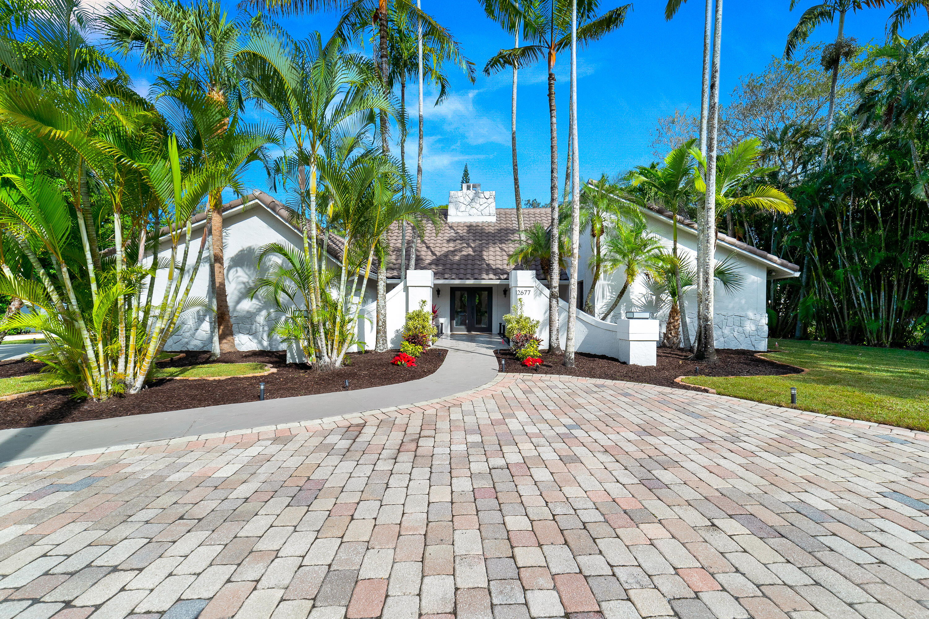 PINEWOOD EAST OF WELLINGTON - Residential