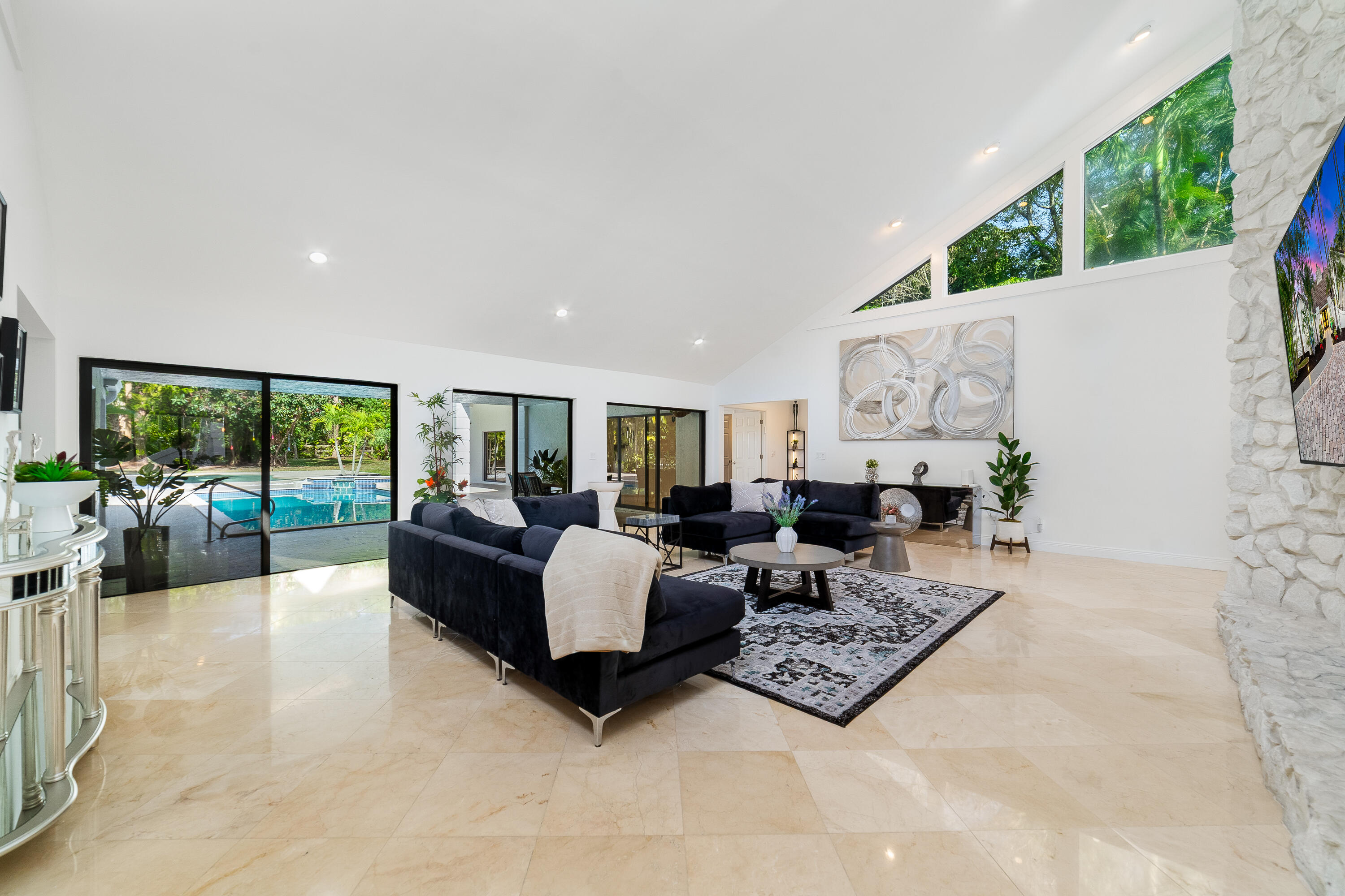 PINEWOOD EAST OF WELLINGTON - Residential