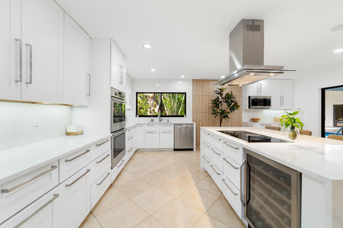 PINEWOOD EAST OF WELLINGTON - Residential