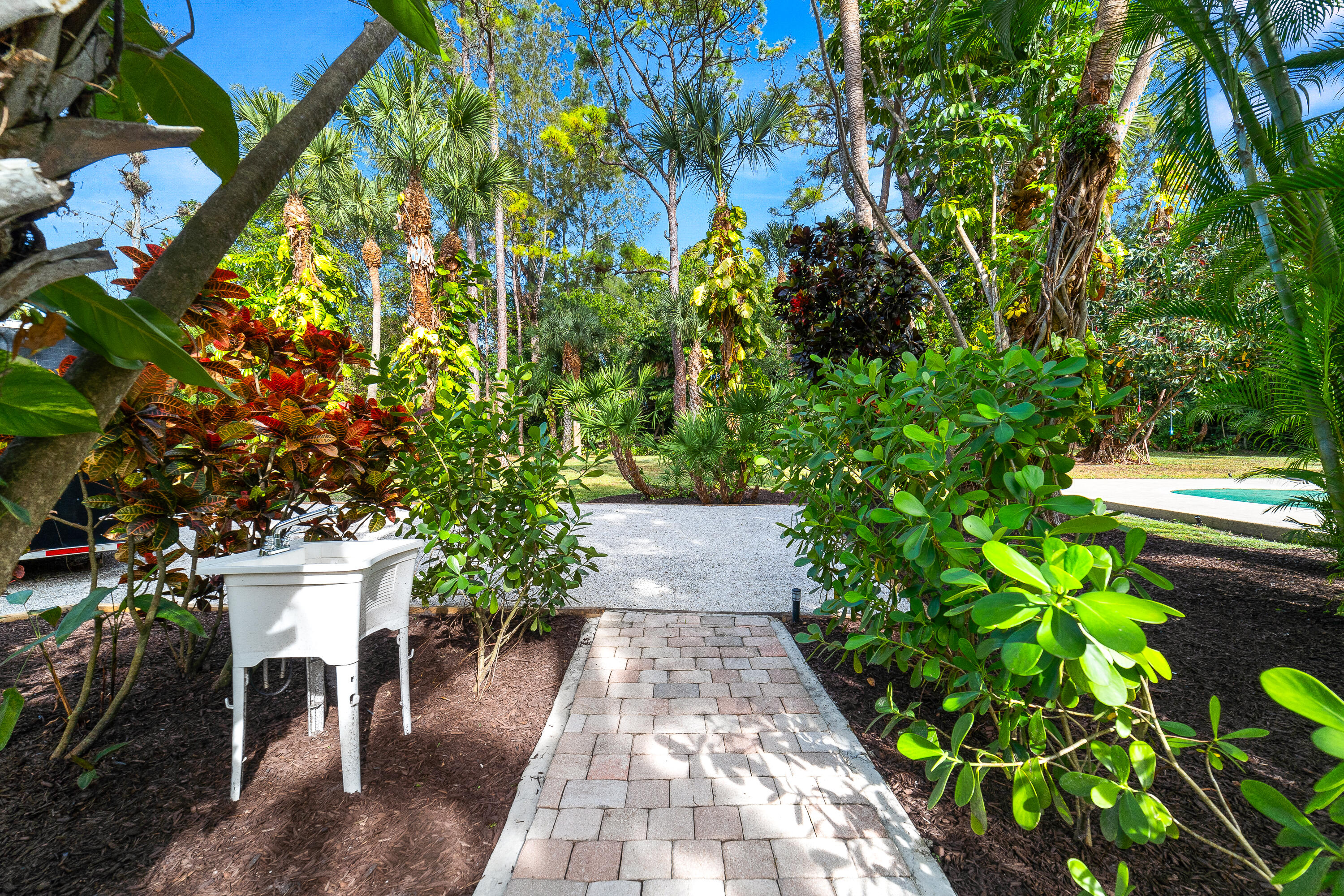 PINEWOOD EAST OF WELLINGTON - Residential