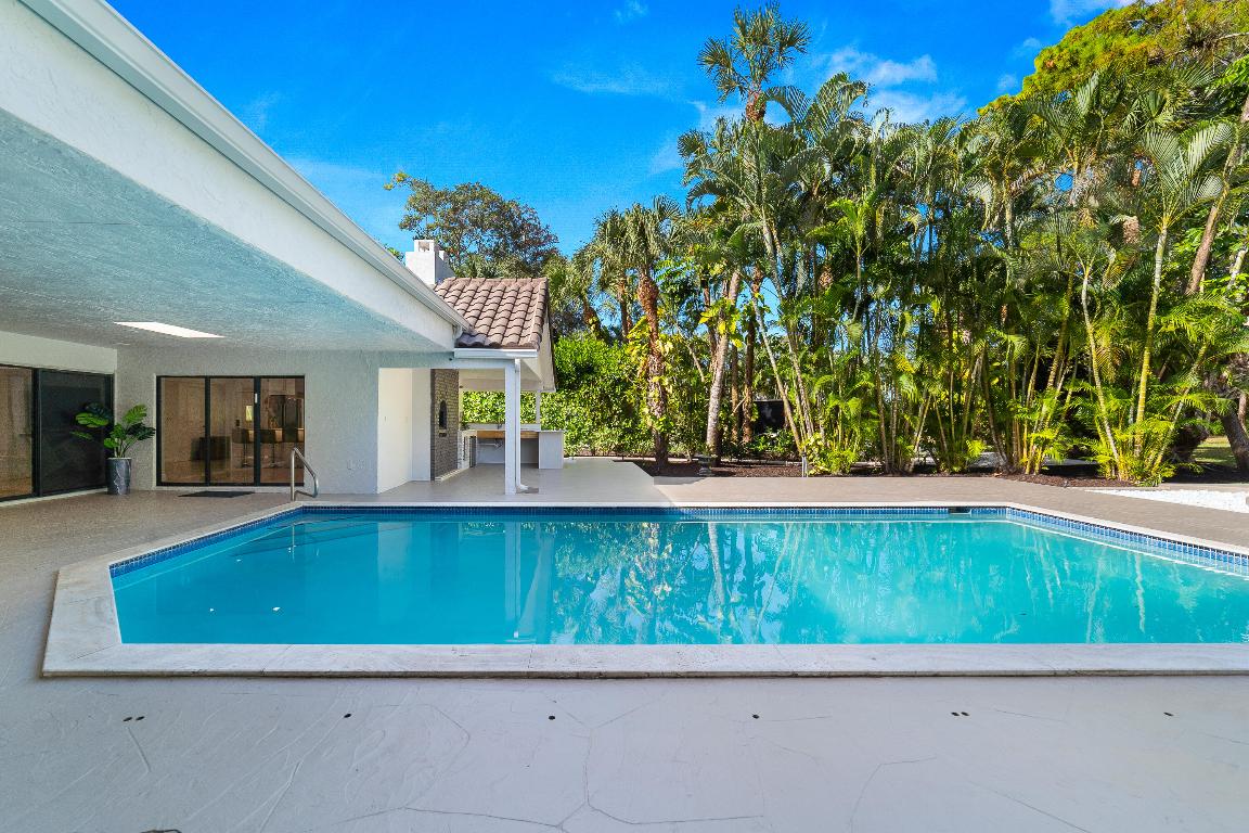 PINEWOOD EAST OF WELLINGTON - Residential