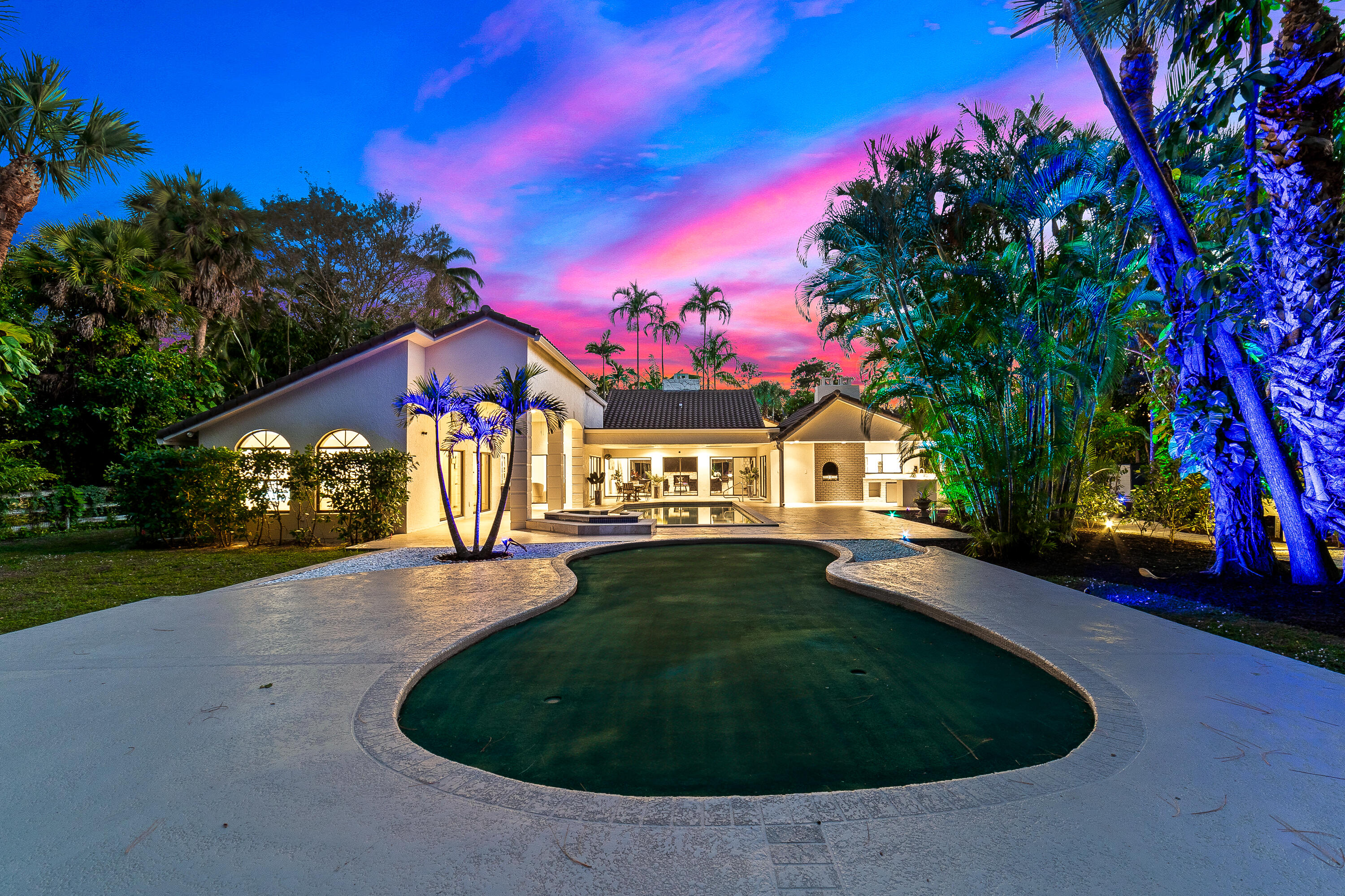 PINEWOOD EAST OF WELLINGTON - Residential