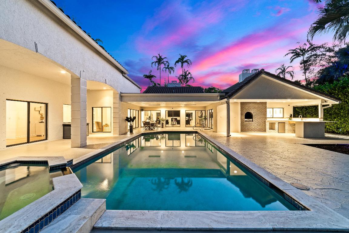 PINEWOOD EAST OF WELLINGTON - Residential