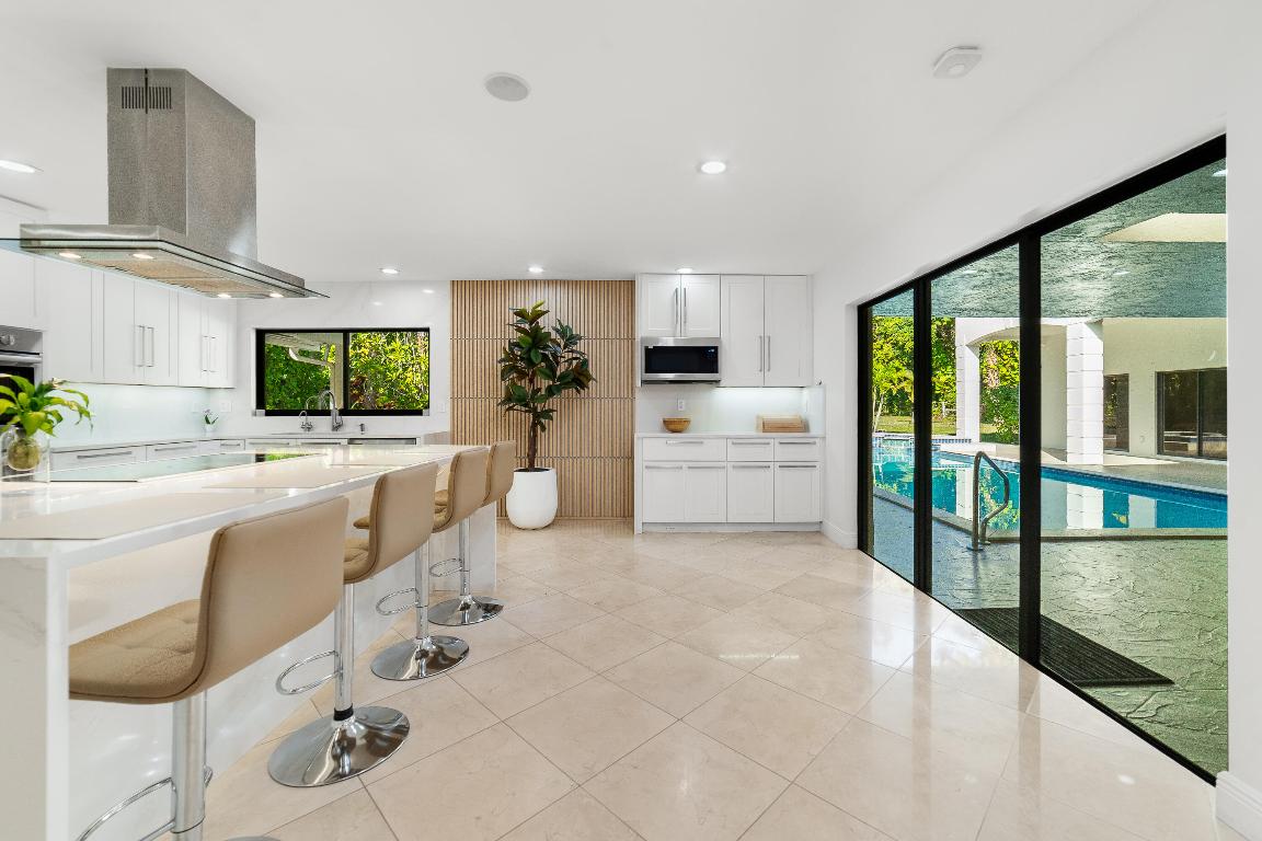 PINEWOOD EAST OF WELLINGTON - Residential