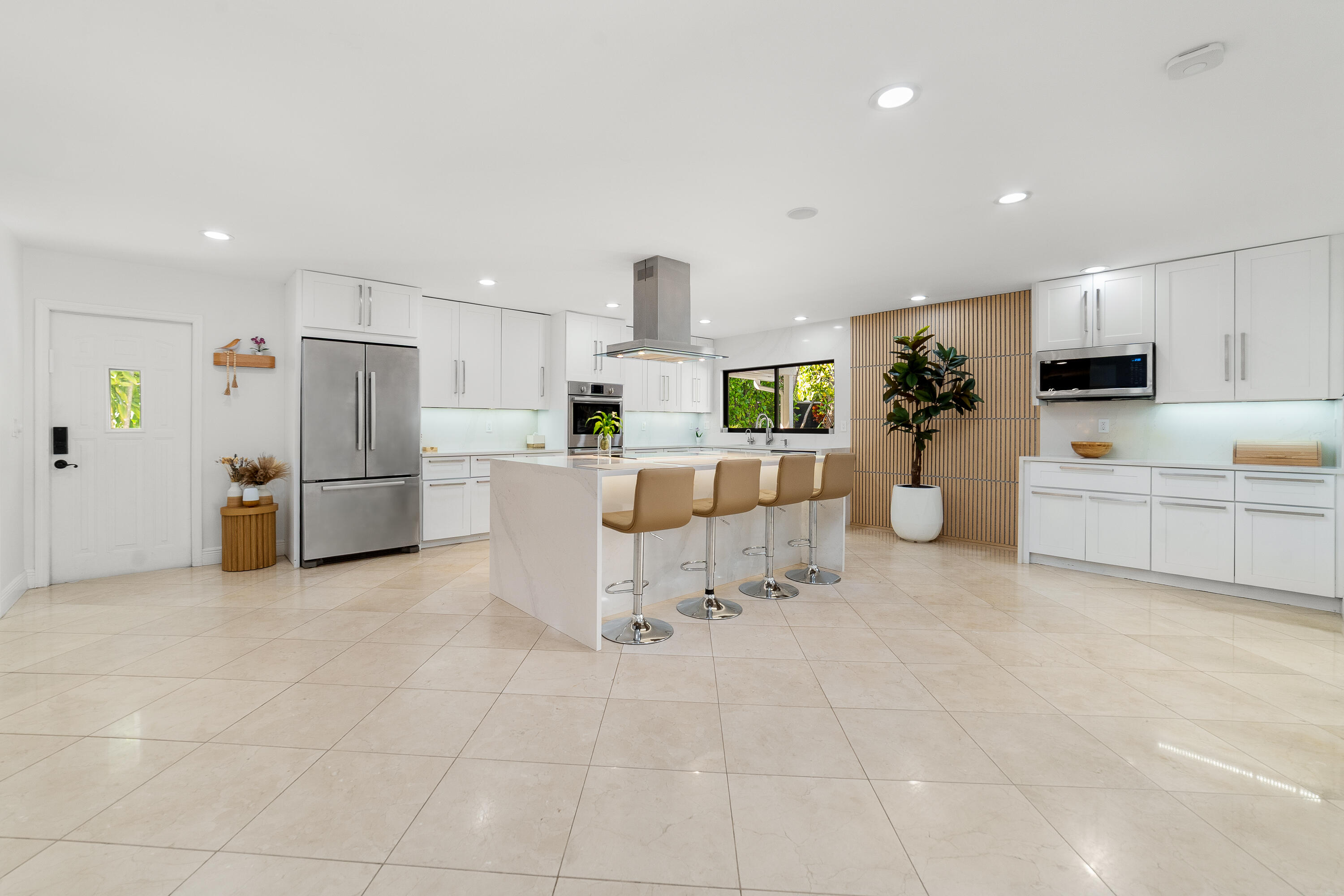 PINEWOOD EAST OF WELLINGTON - Residential