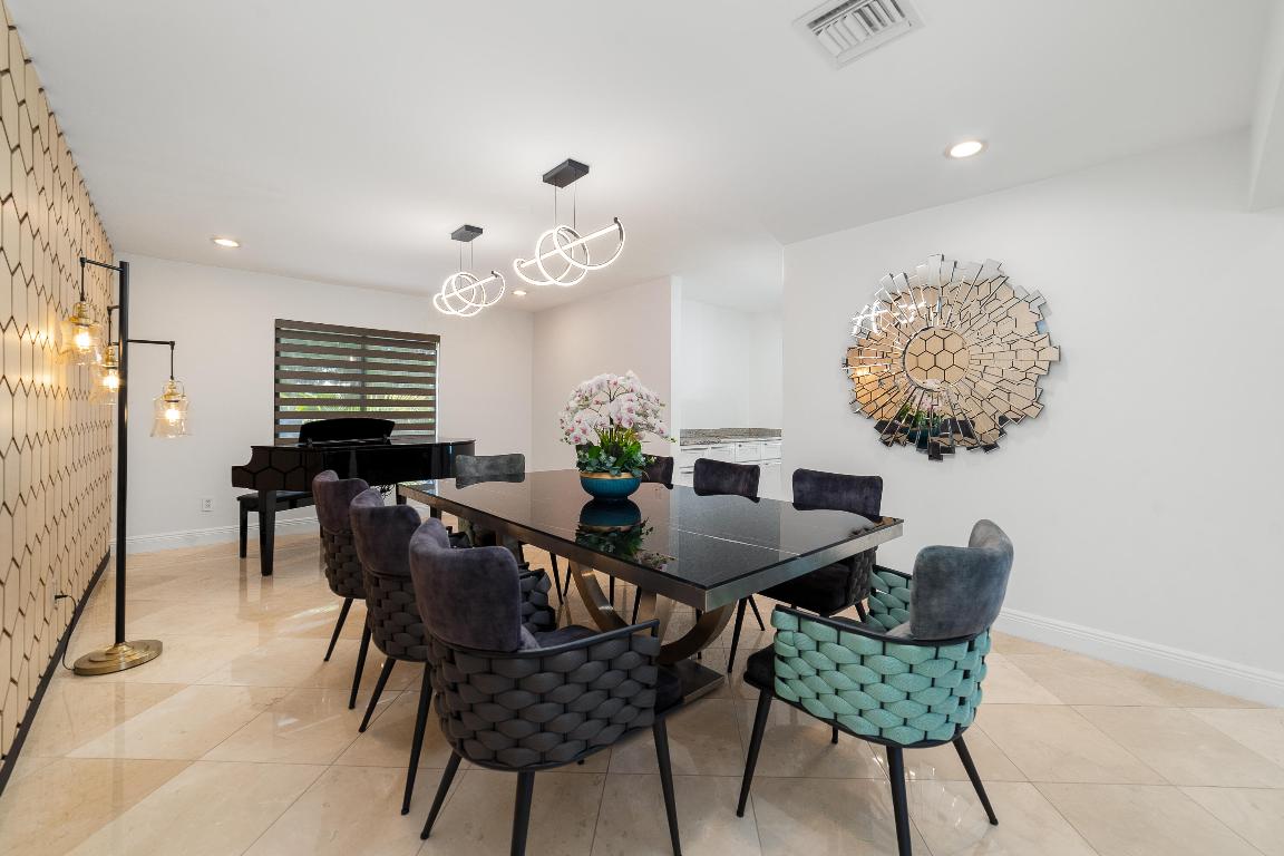 PINEWOOD EAST OF WELLINGTON - Residential