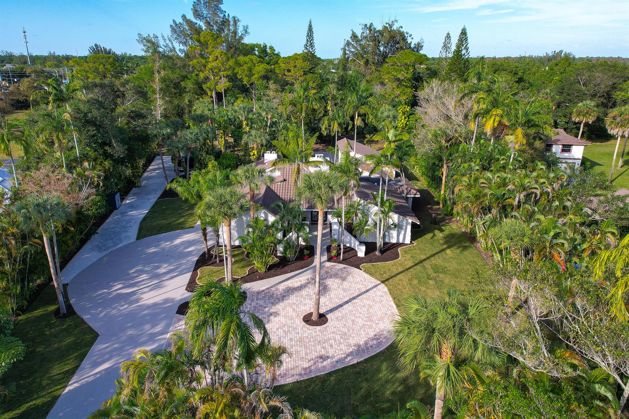 PINEWOOD EAST OF WELLINGT - Residential