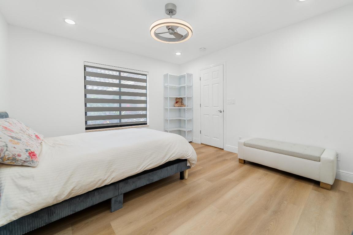 PINEWOOD EAST OF WELLINGTON - Residential