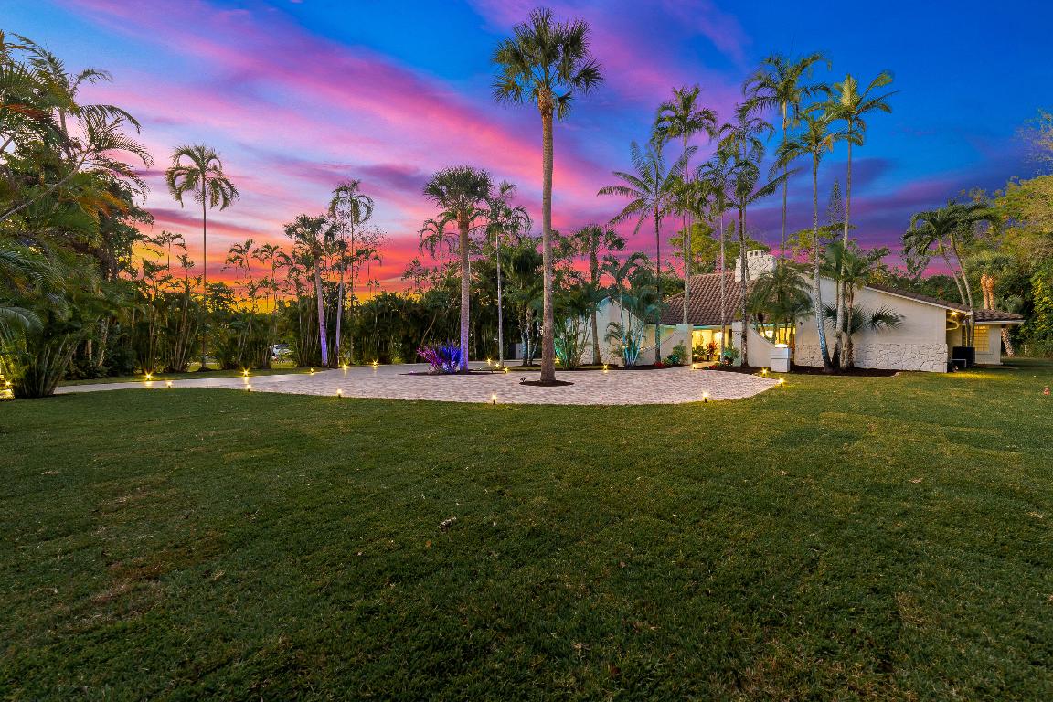 PINEWOOD EAST OF WELLINGTON - Residential